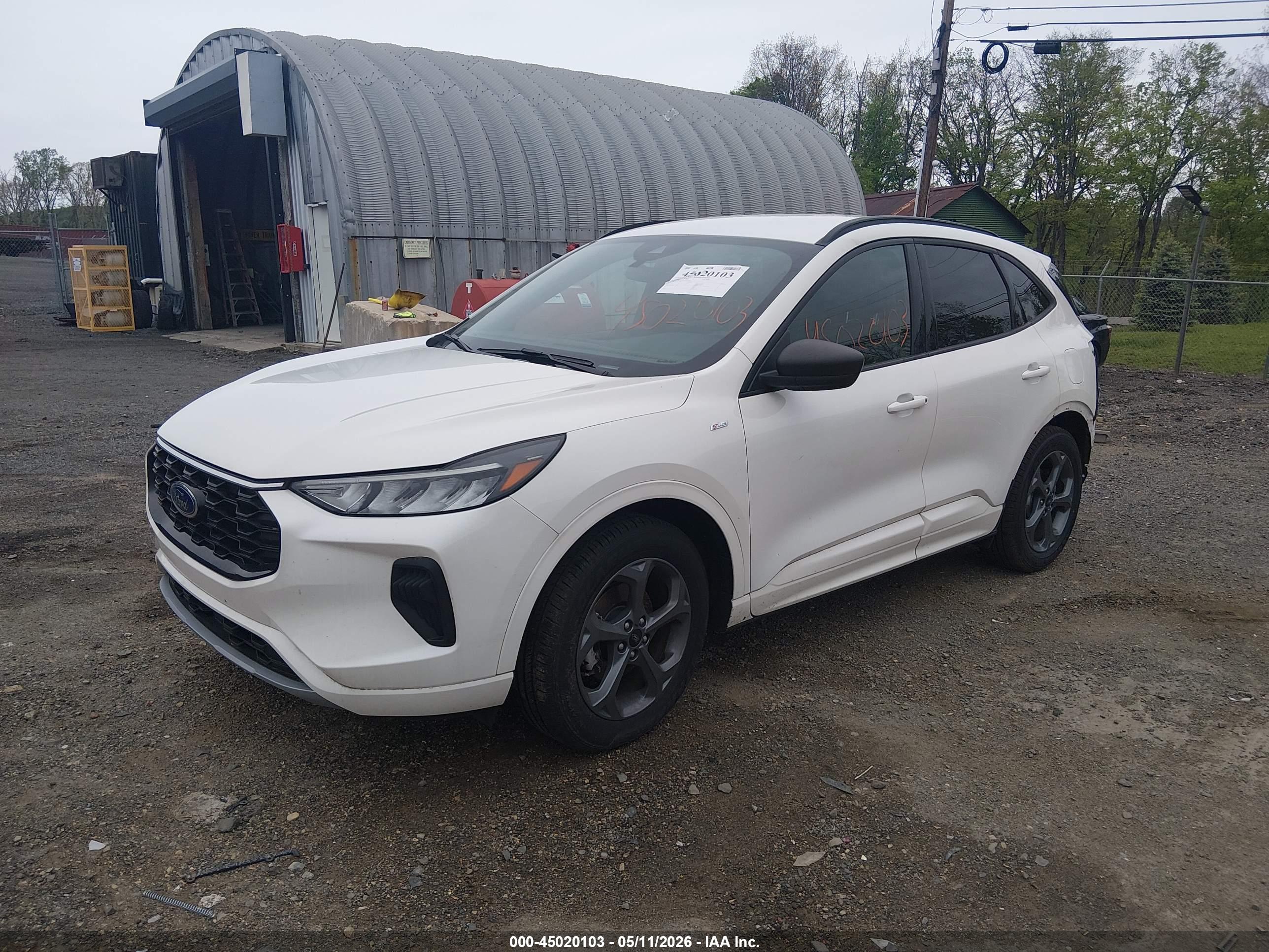 FORD ESCAPE image 2