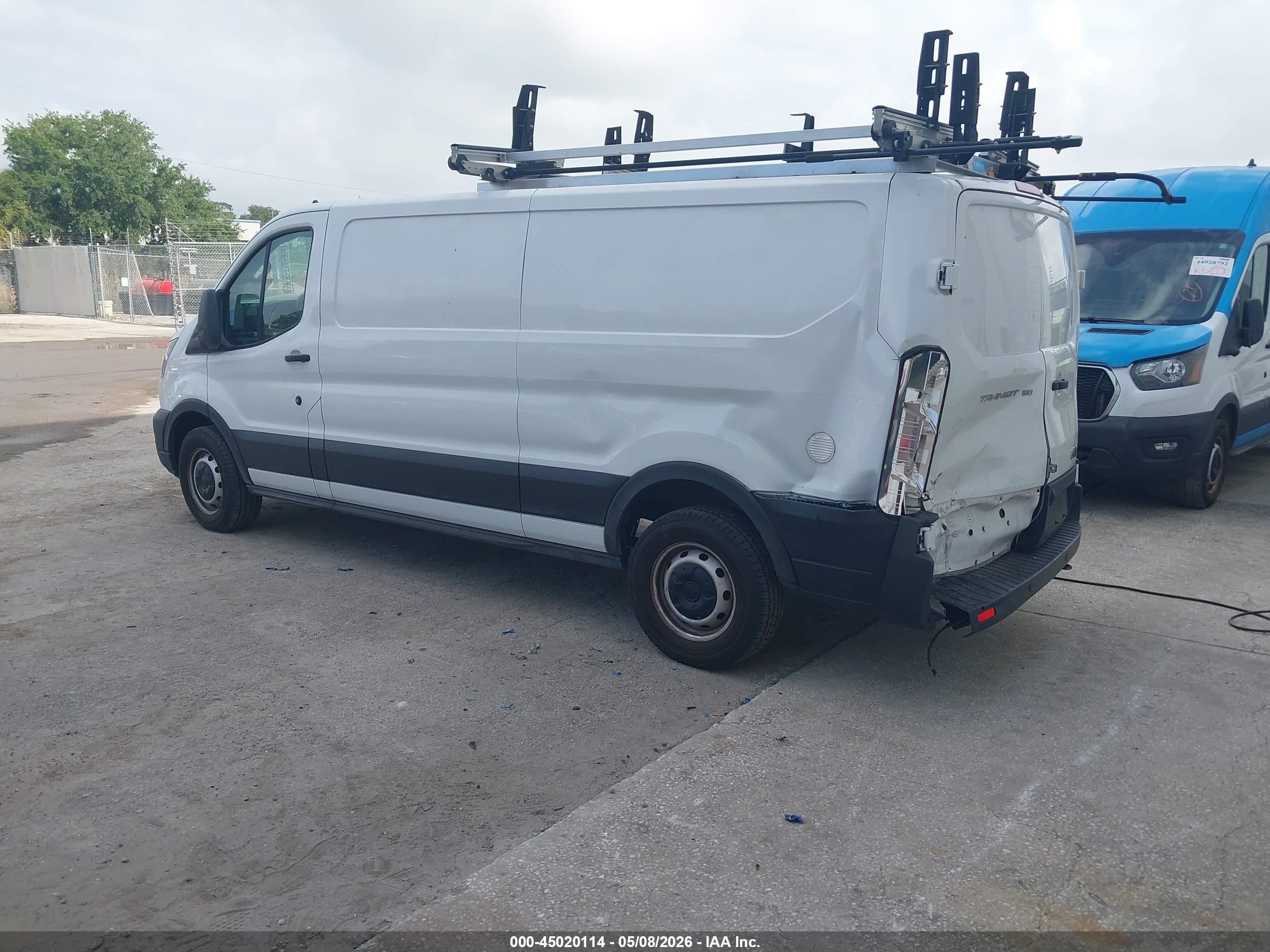 FORD TRANSIT-150 image 3