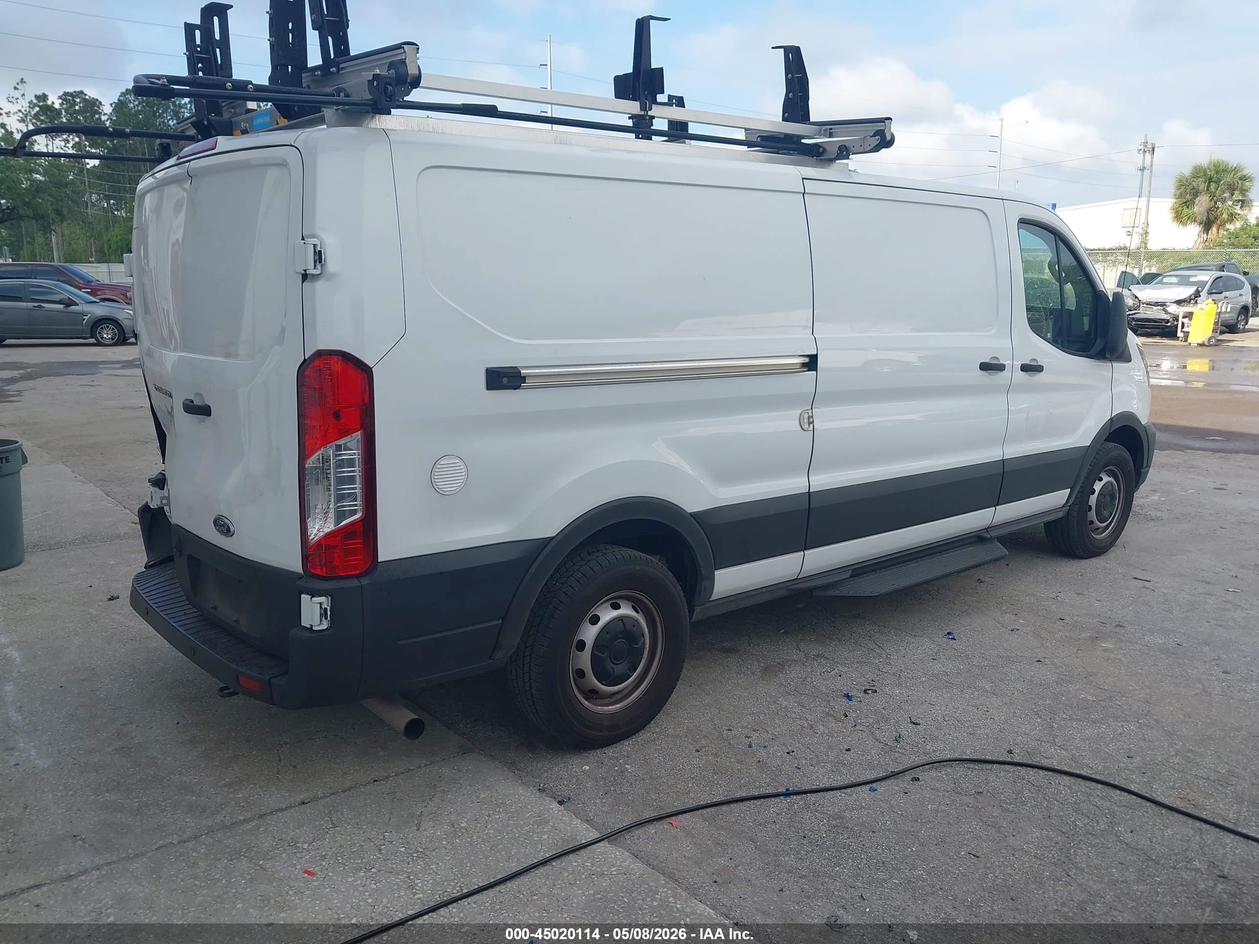 FORD TRANSIT-150 image 4