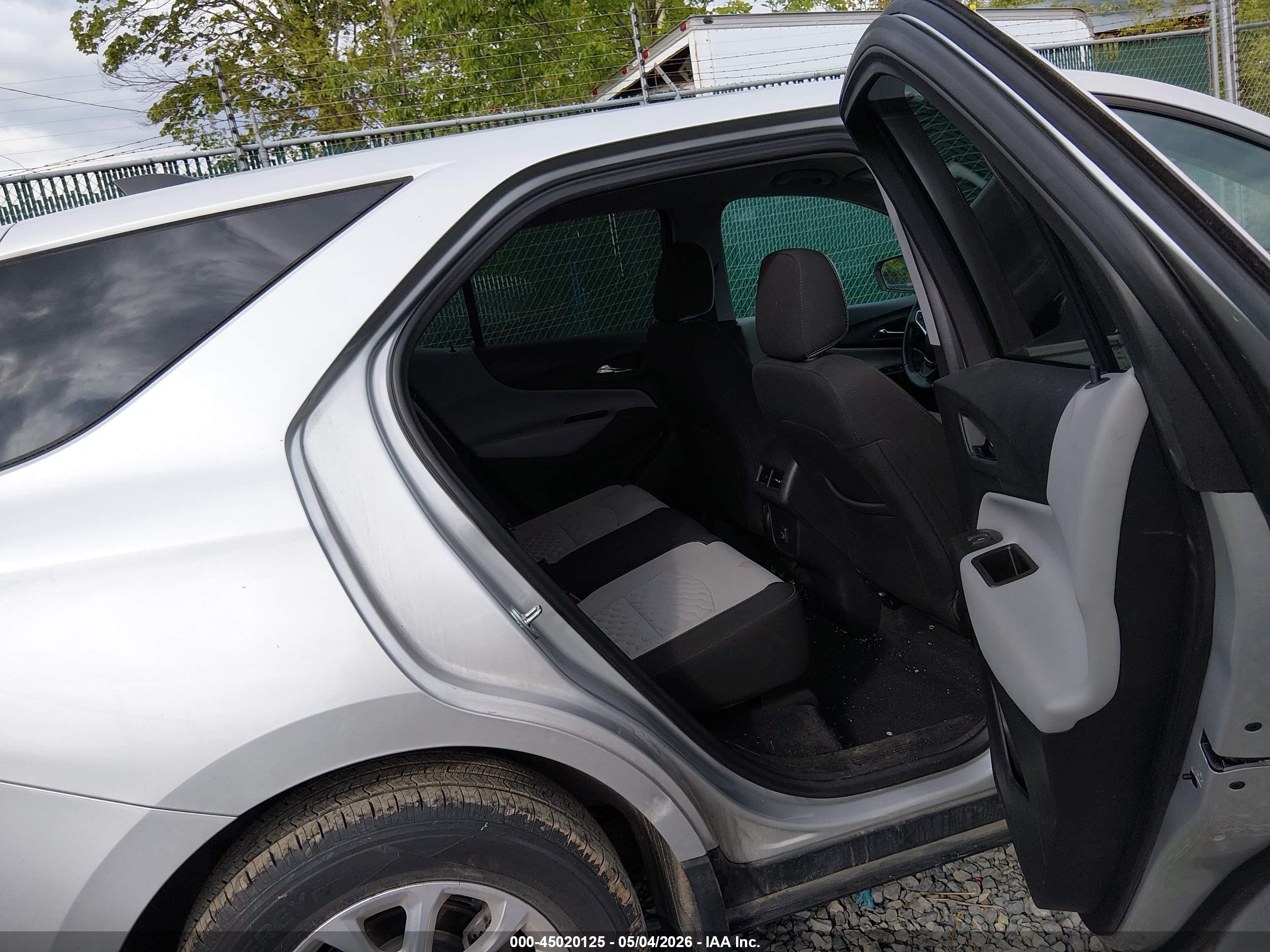CHEVROLET EQUINOX image 8