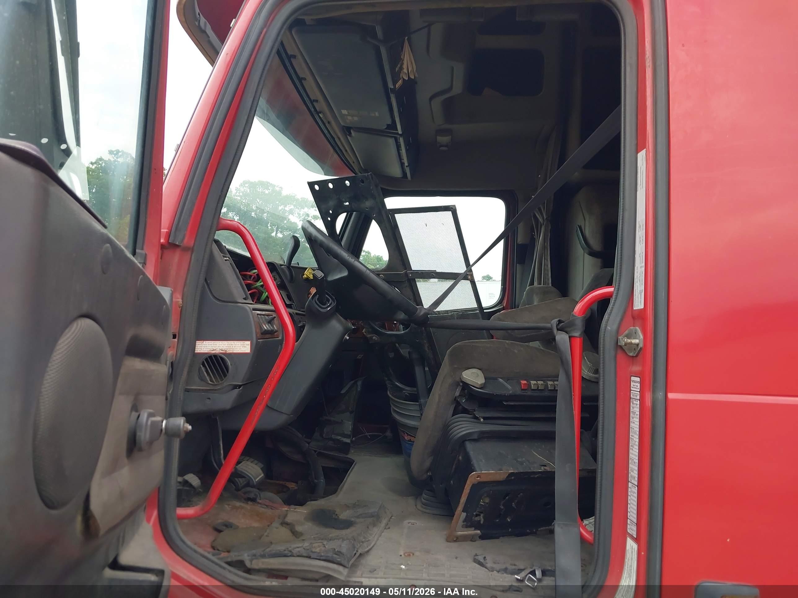 VOLVO VN image 8