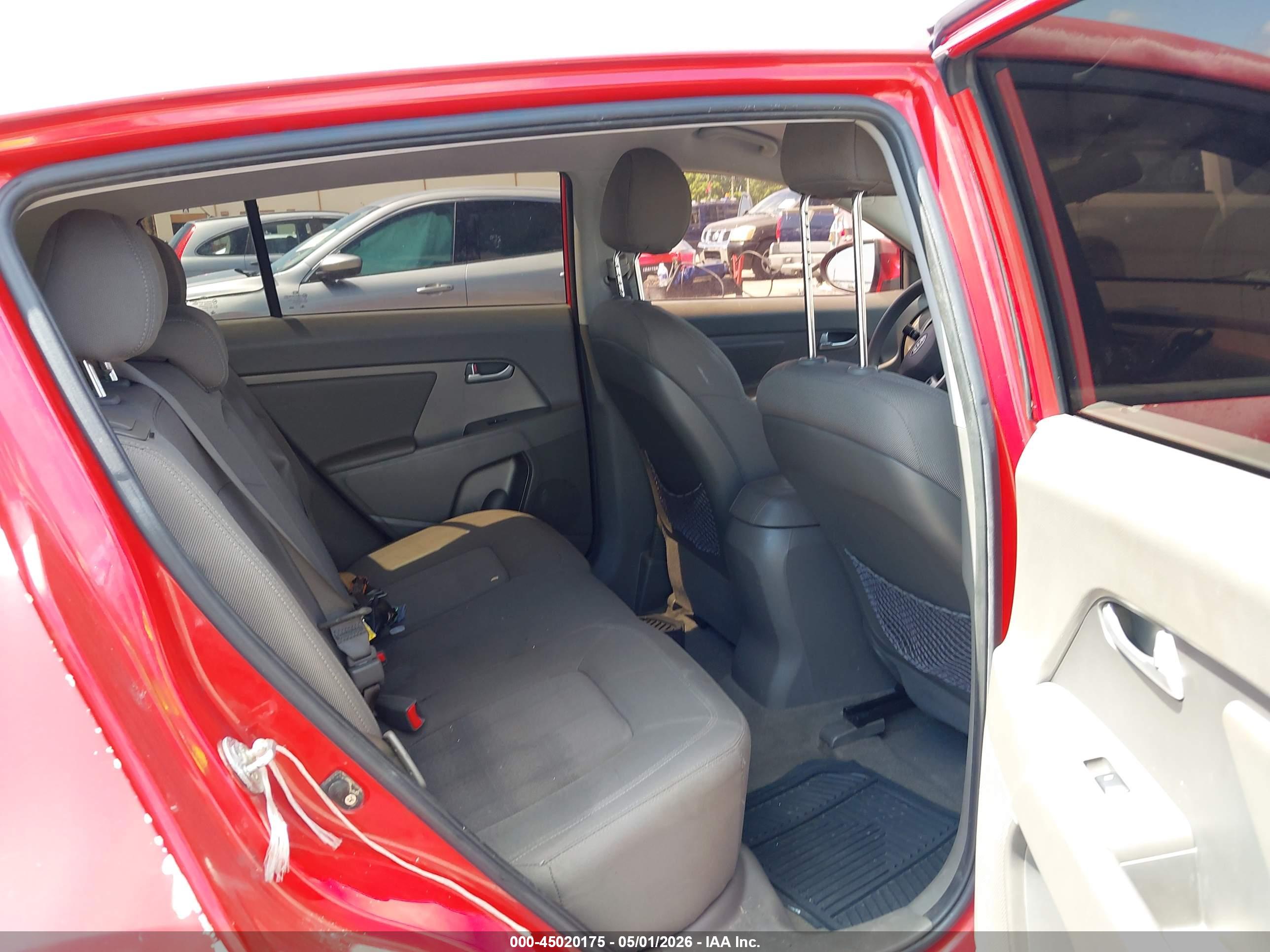 KIA SPORTAGE image 8