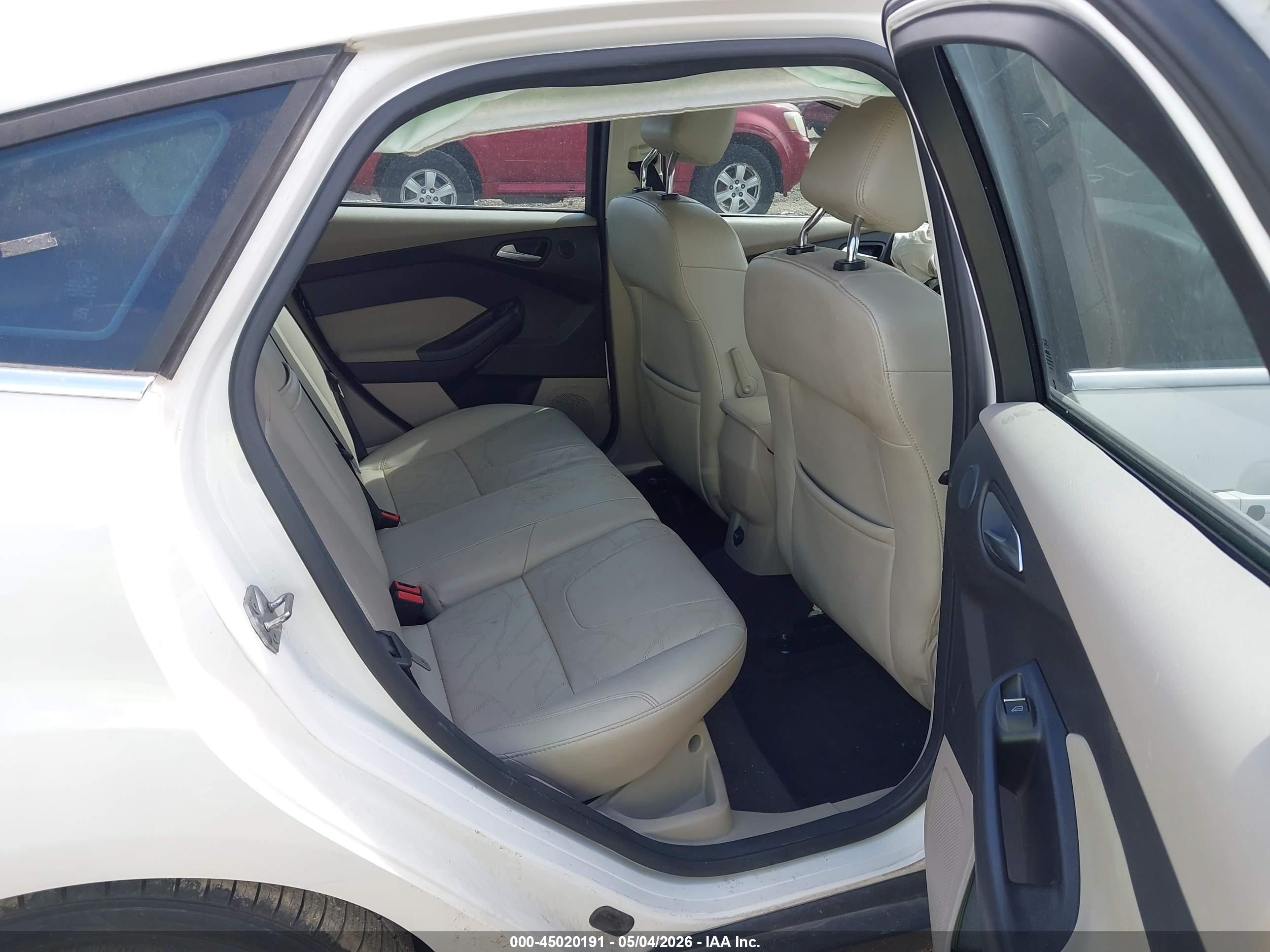 FORD FOCUS image 8
