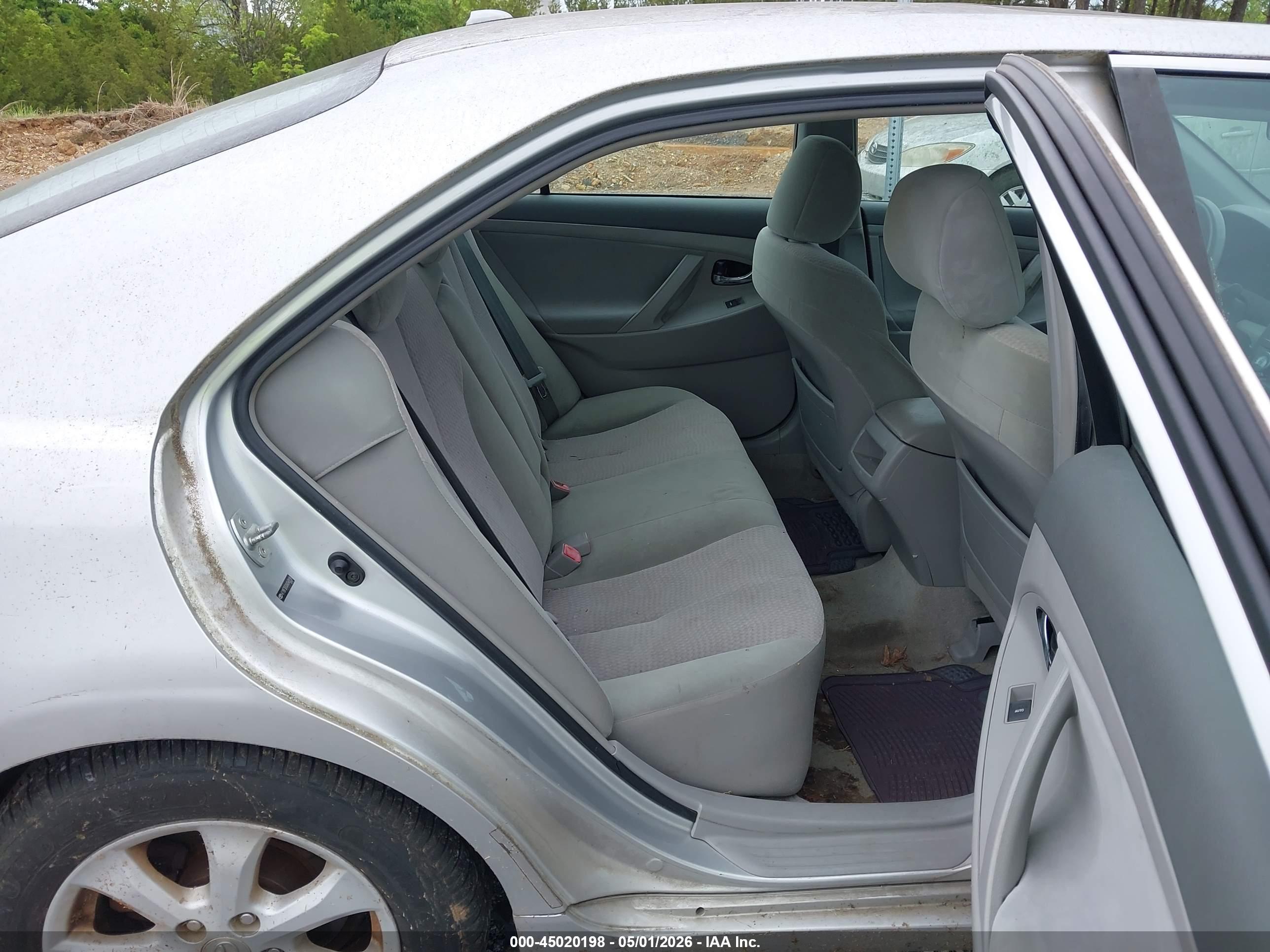 TOYOTA CAMRY image 8