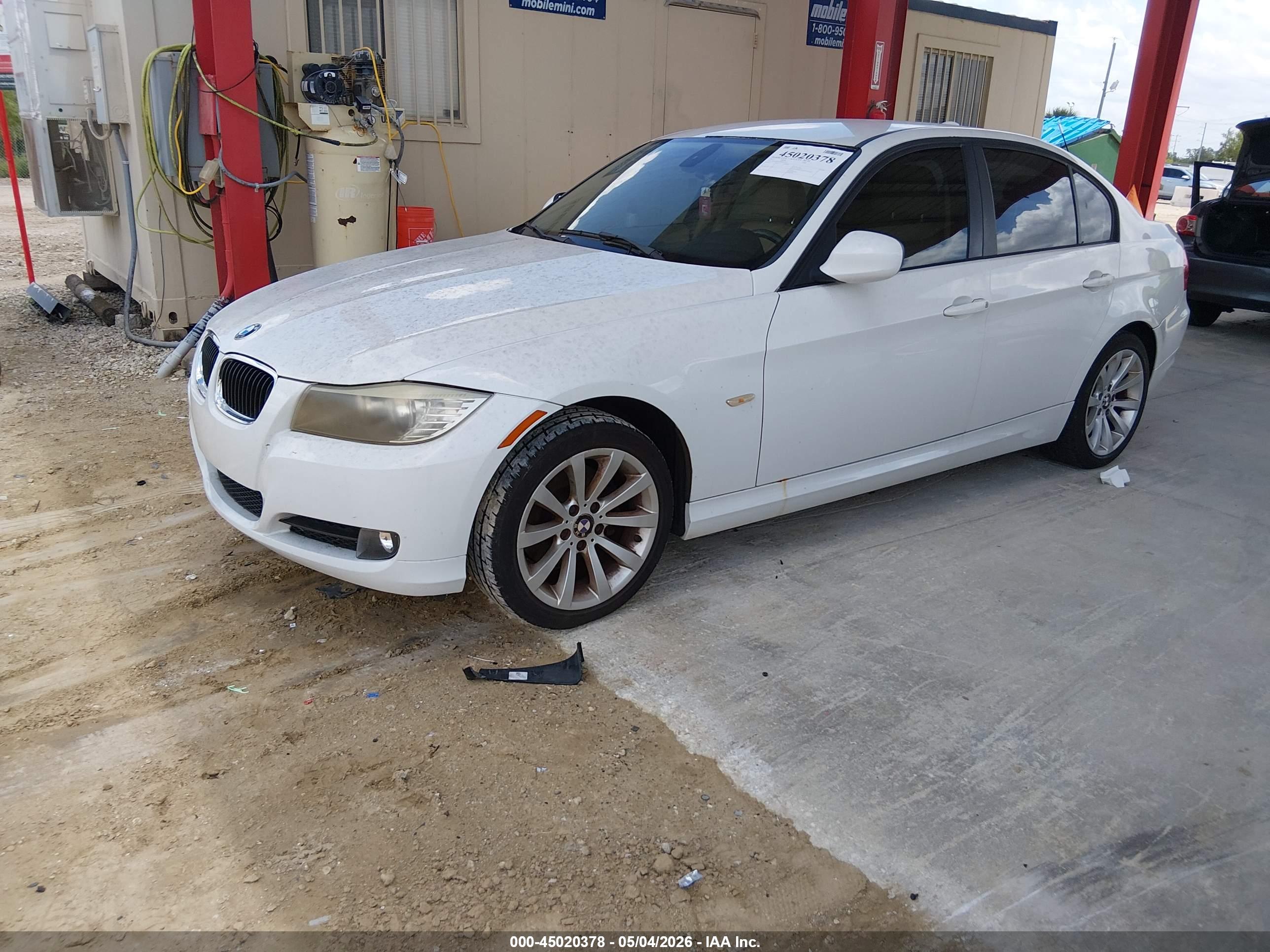 BMW 328I image 2