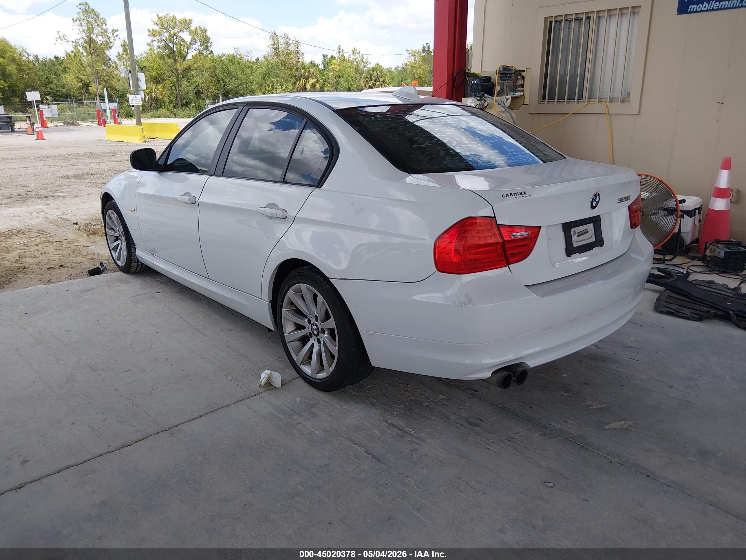 BMW 328I image 3