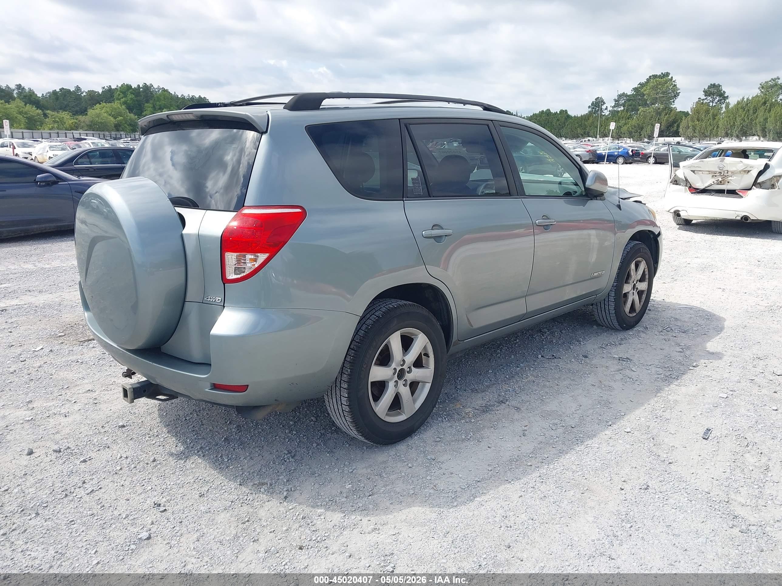 TOYOTA RAV4 image 4