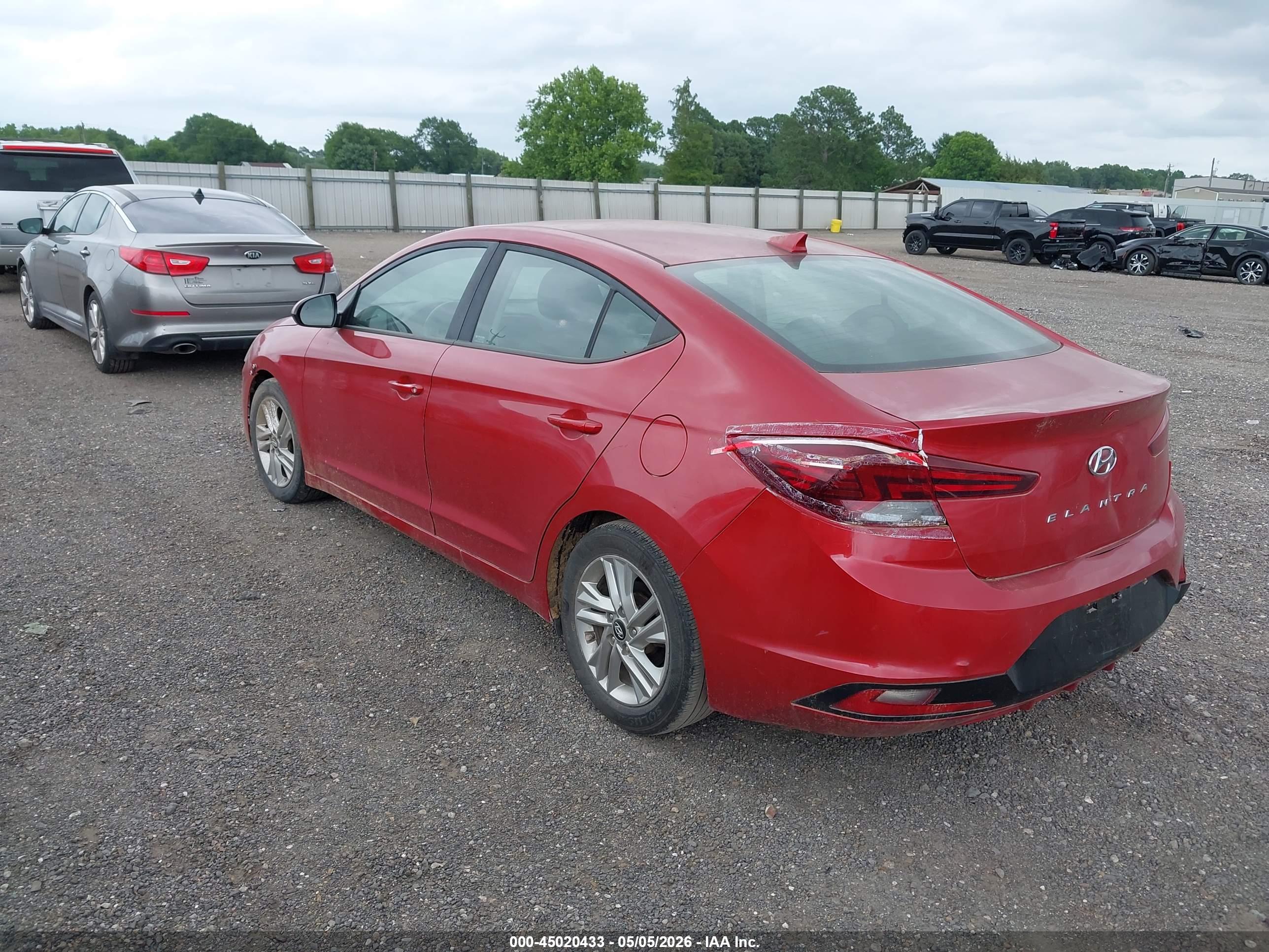 HYUNDAI ELANTRA image 3