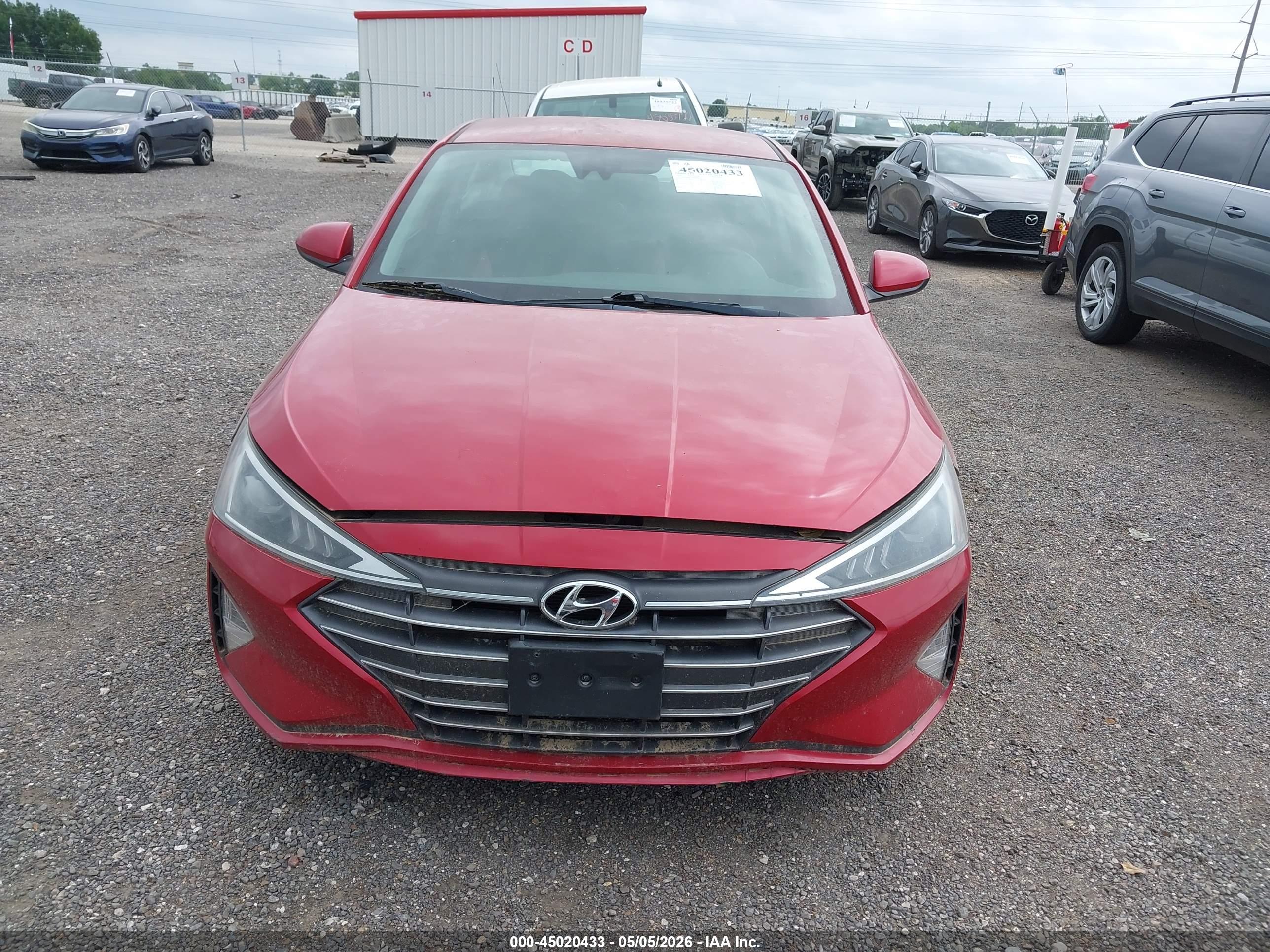HYUNDAI ELANTRA image 6