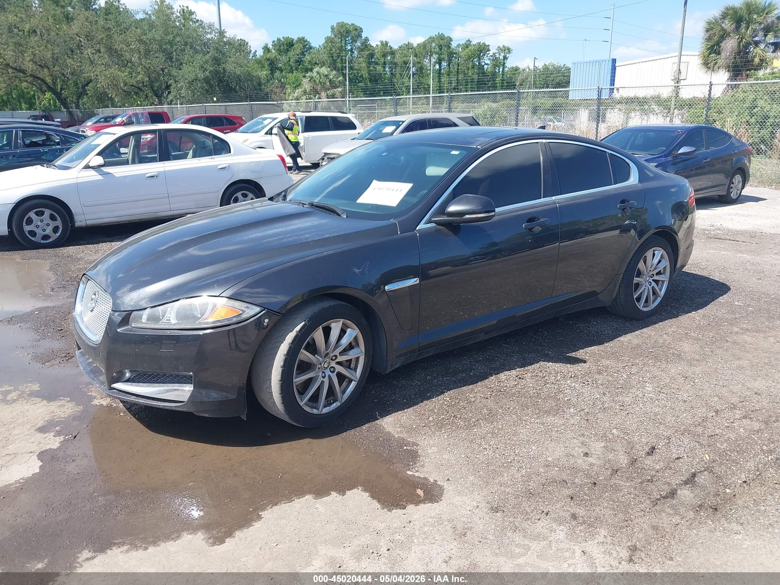 JAGUAR XF image 2