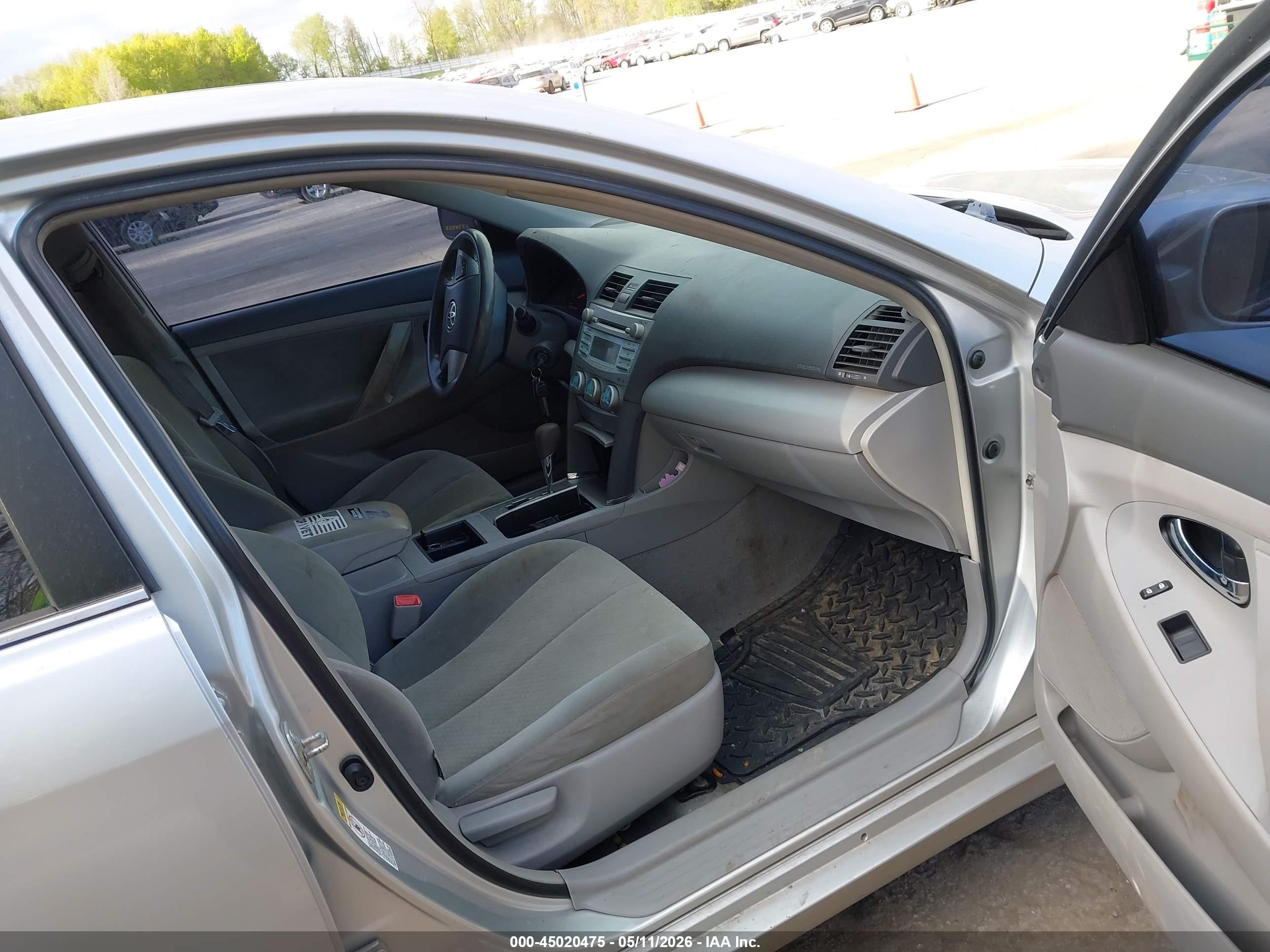 TOYOTA CAMRY image 5