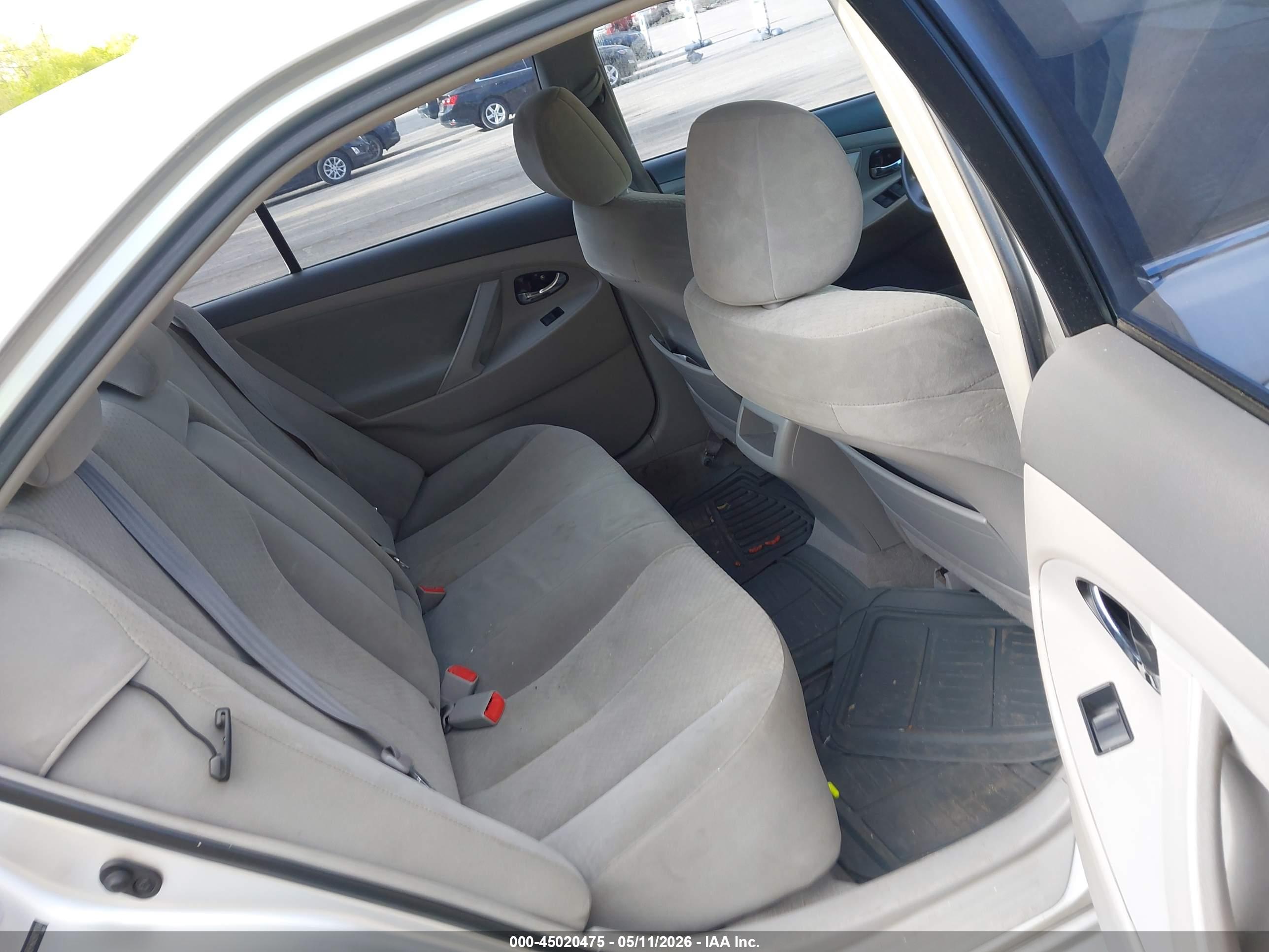 TOYOTA CAMRY image 8
