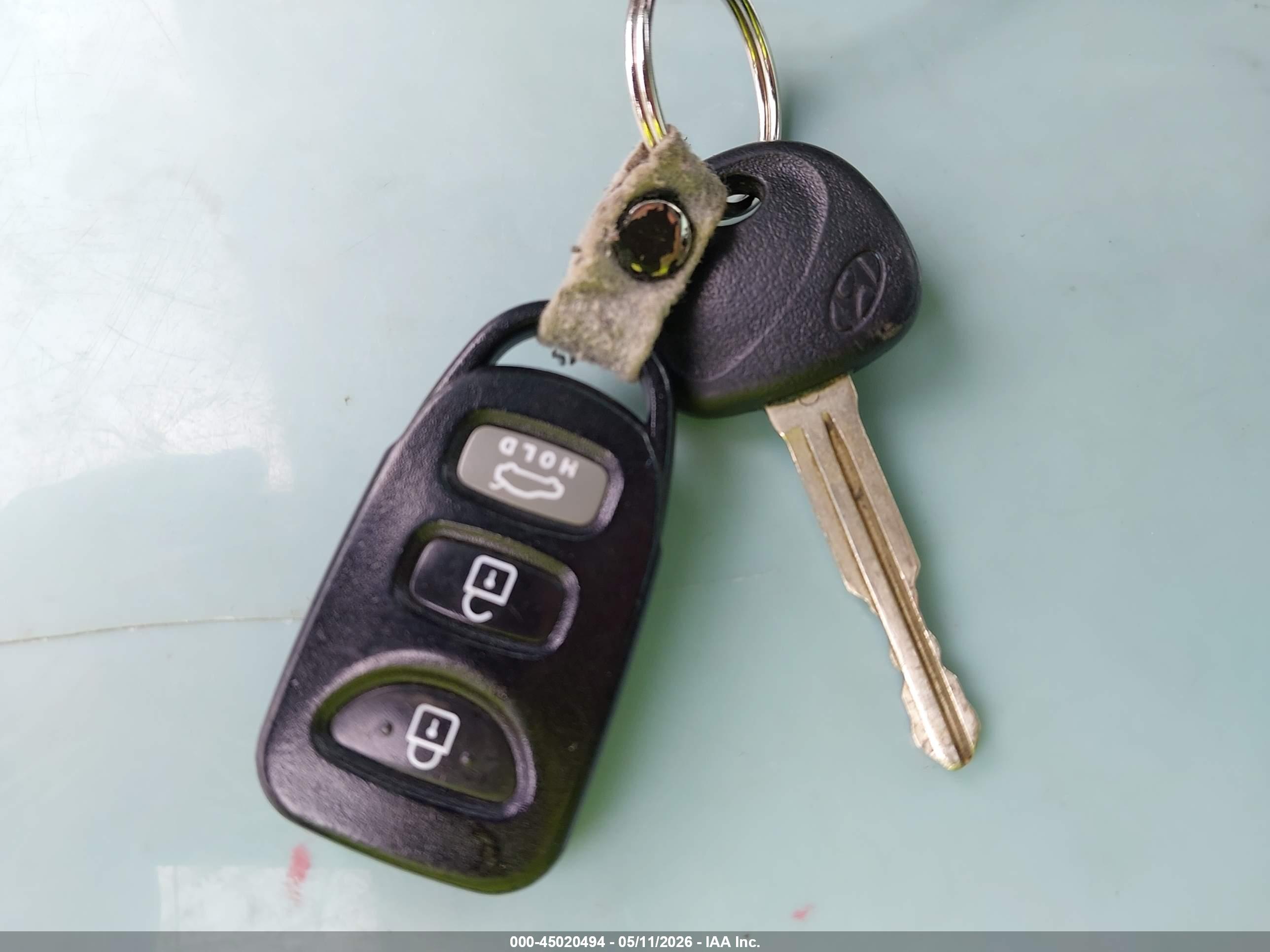 HYUNDAI ELANTRA image 11