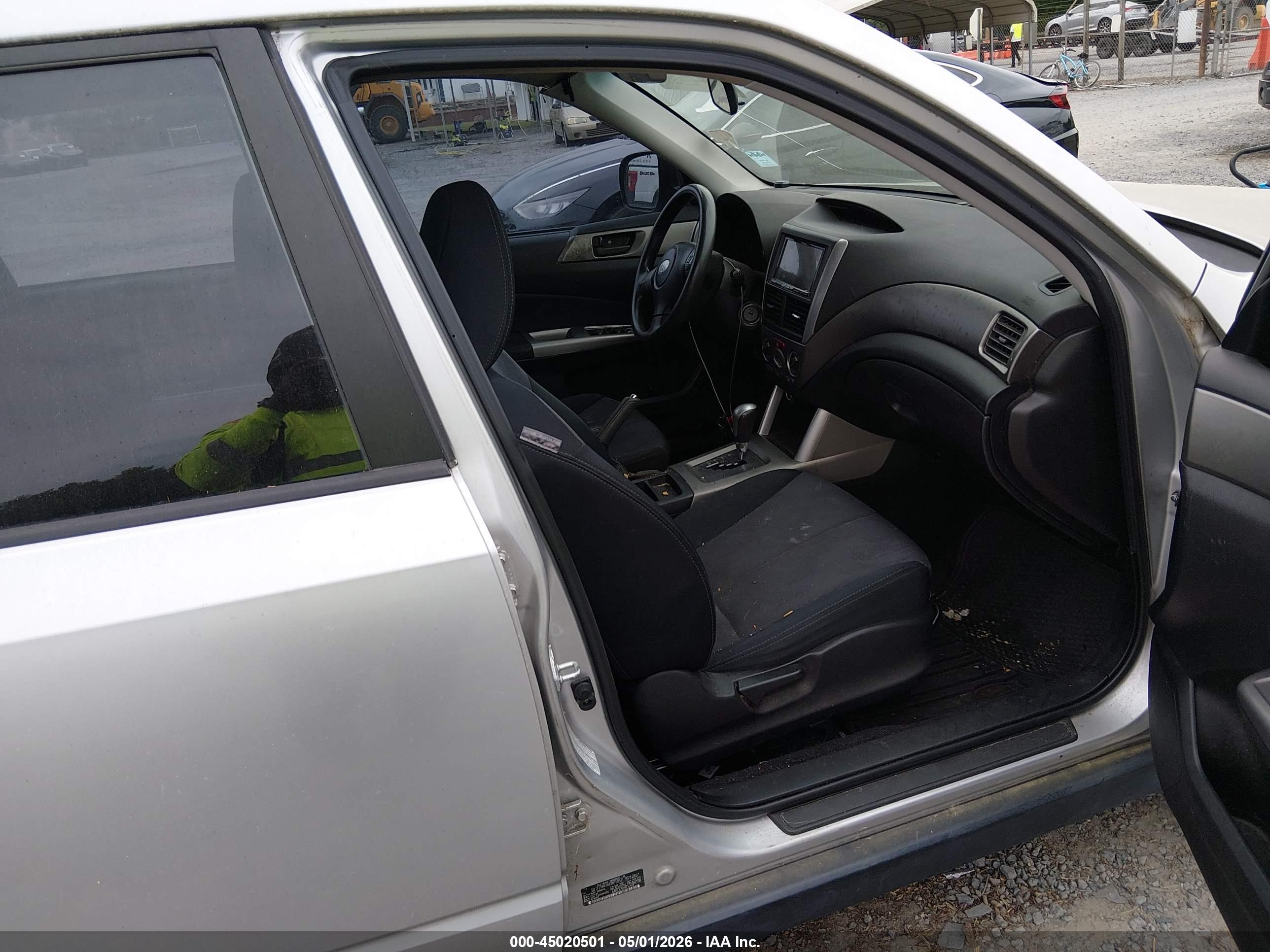 SUBARU FORESTER image 5