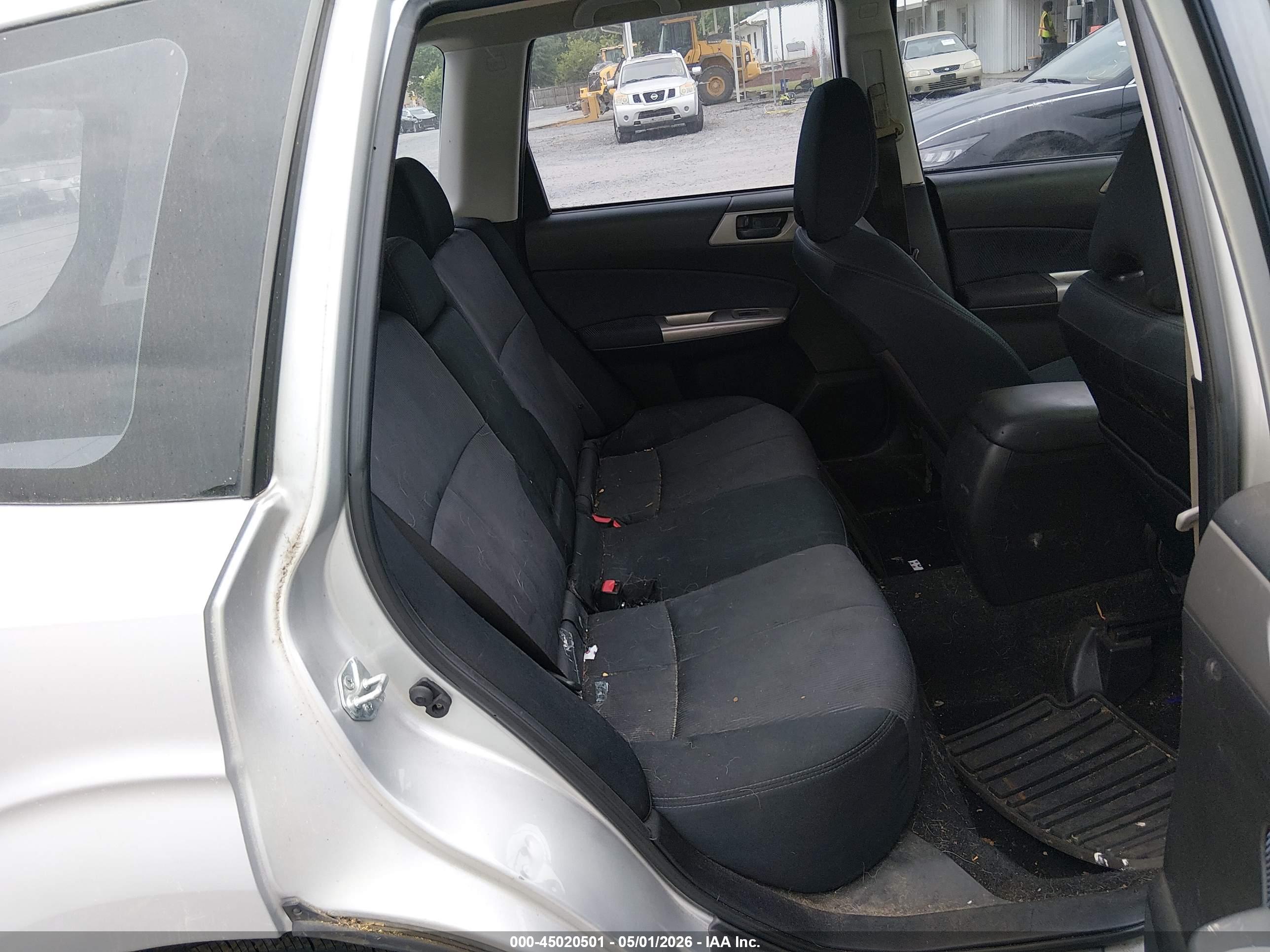 SUBARU FORESTER image 8