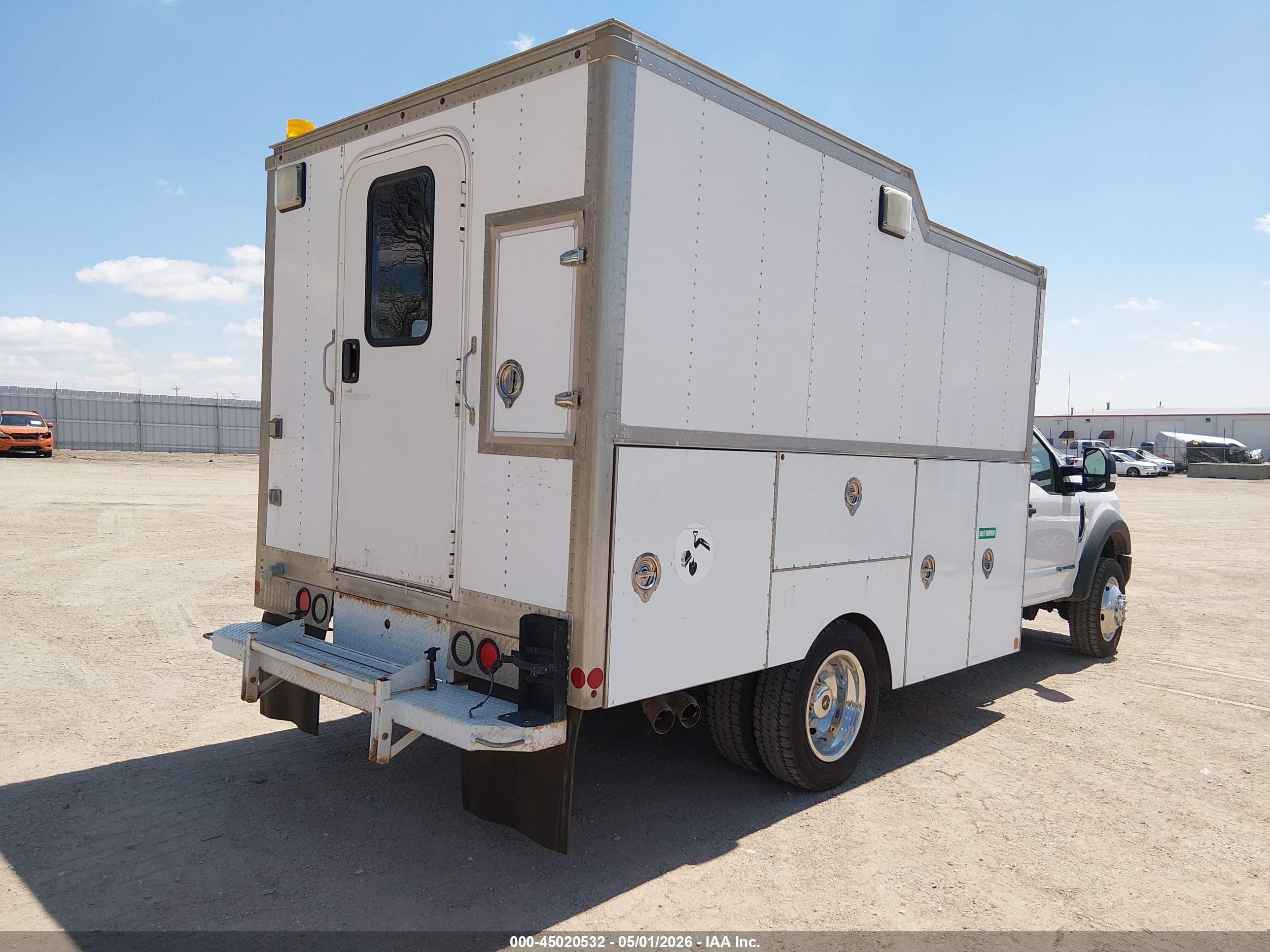 FORD F-550 image 4