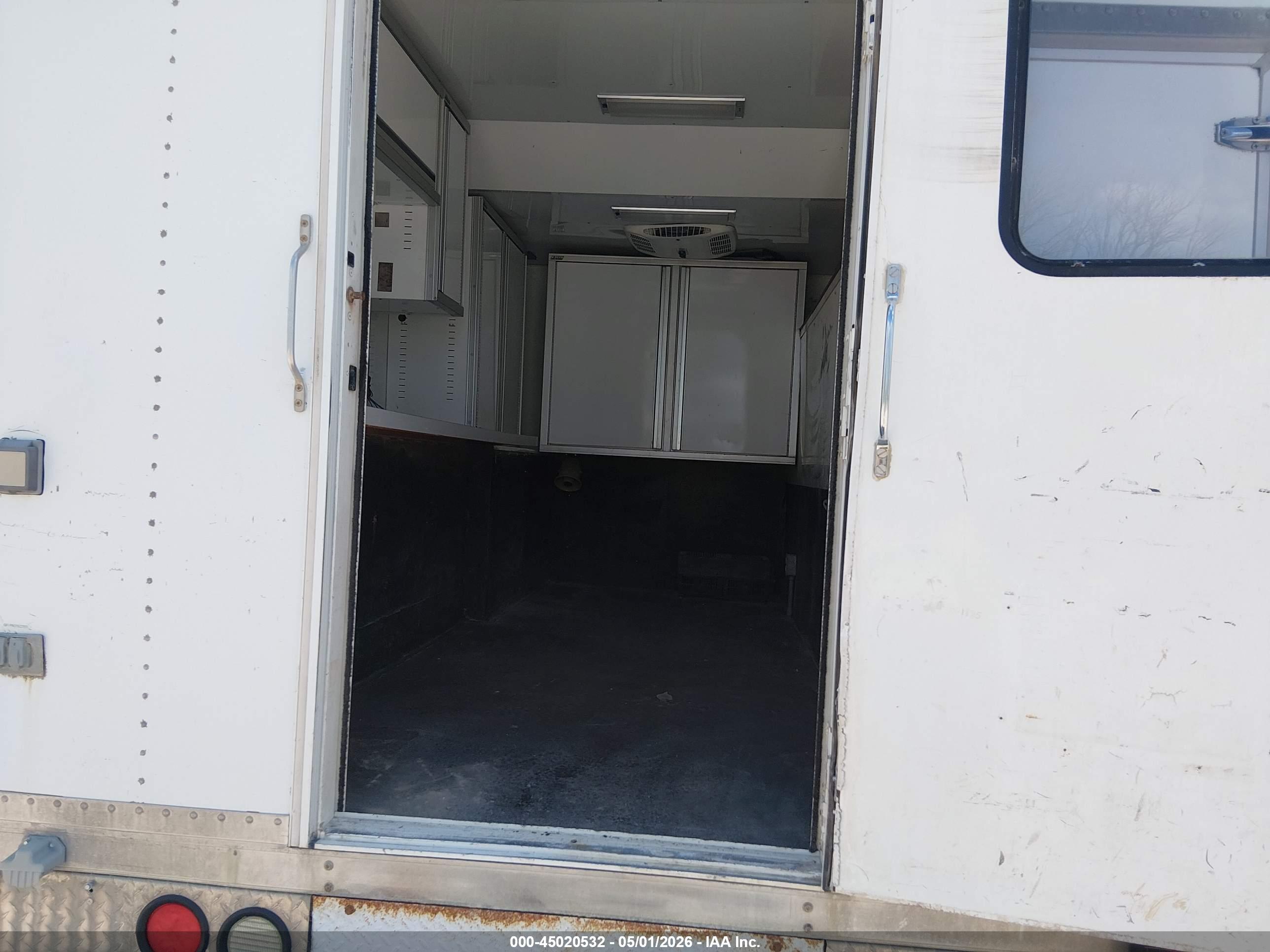 FORD F-550 image 7