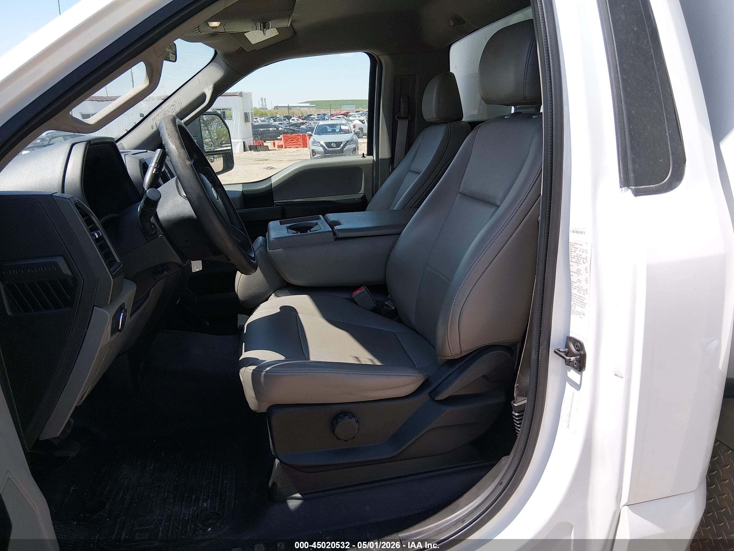FORD F-550 image 8