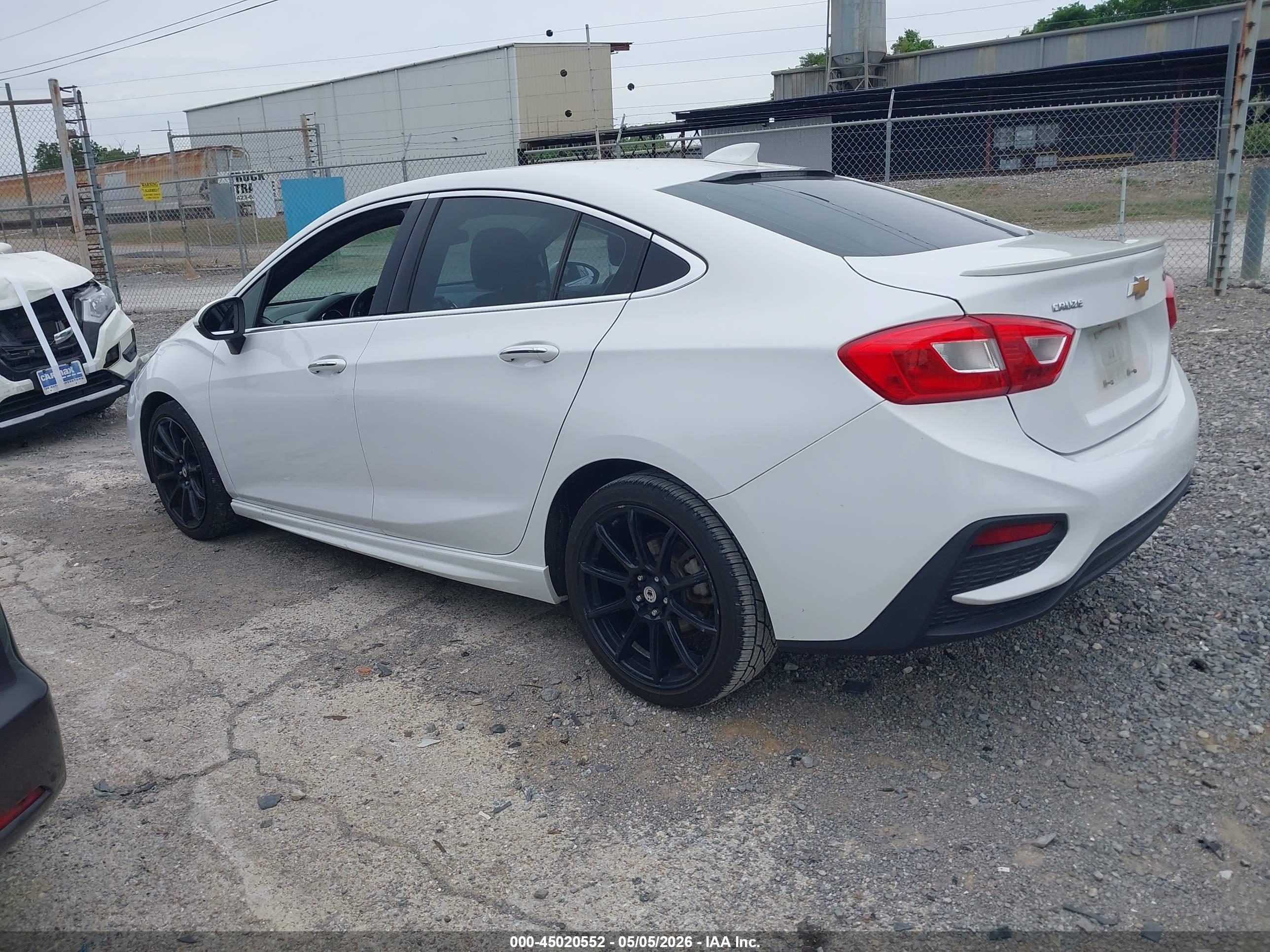CHEVROLET CRUZE image 3