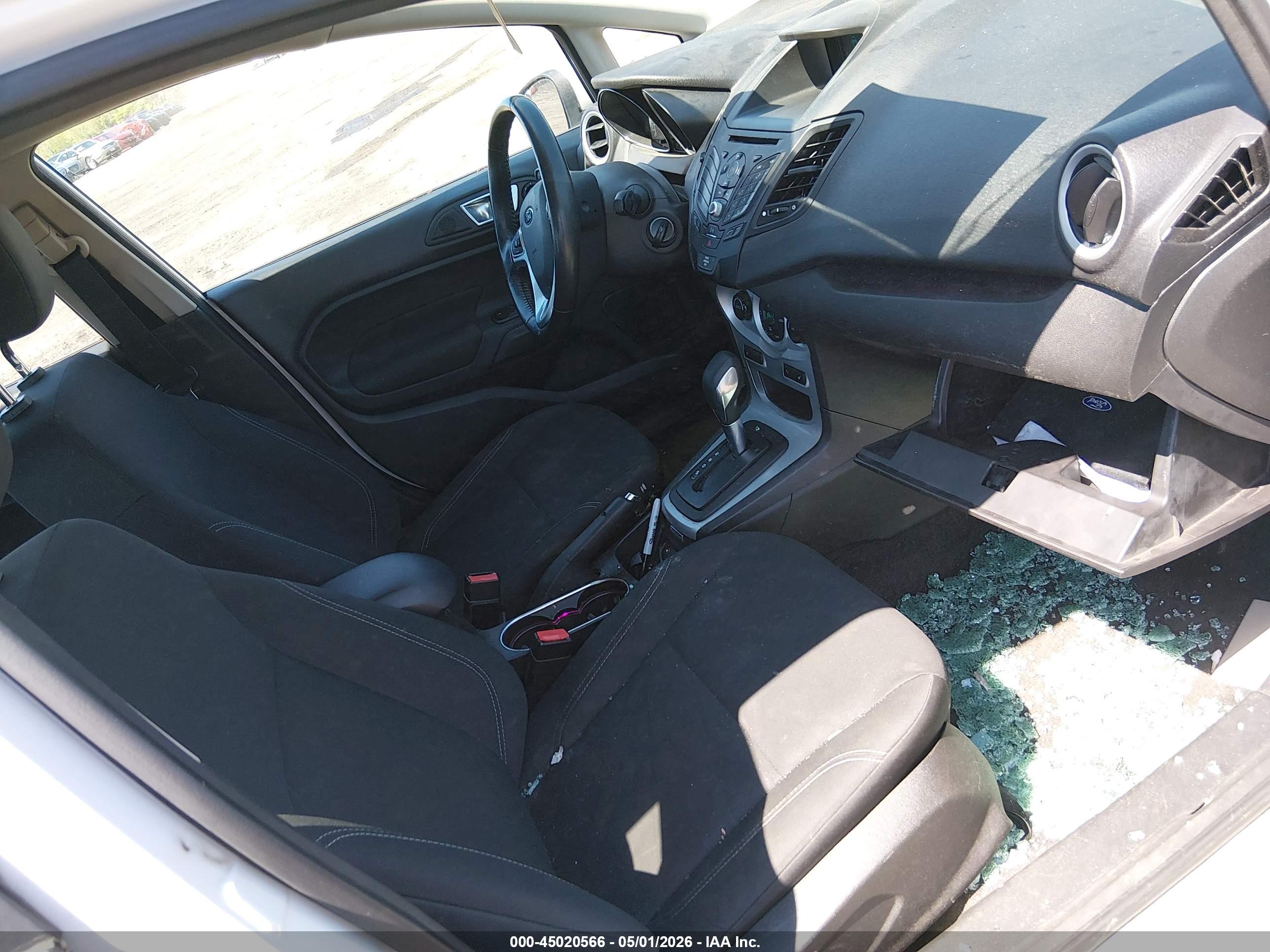 FORD FIESTA image 5