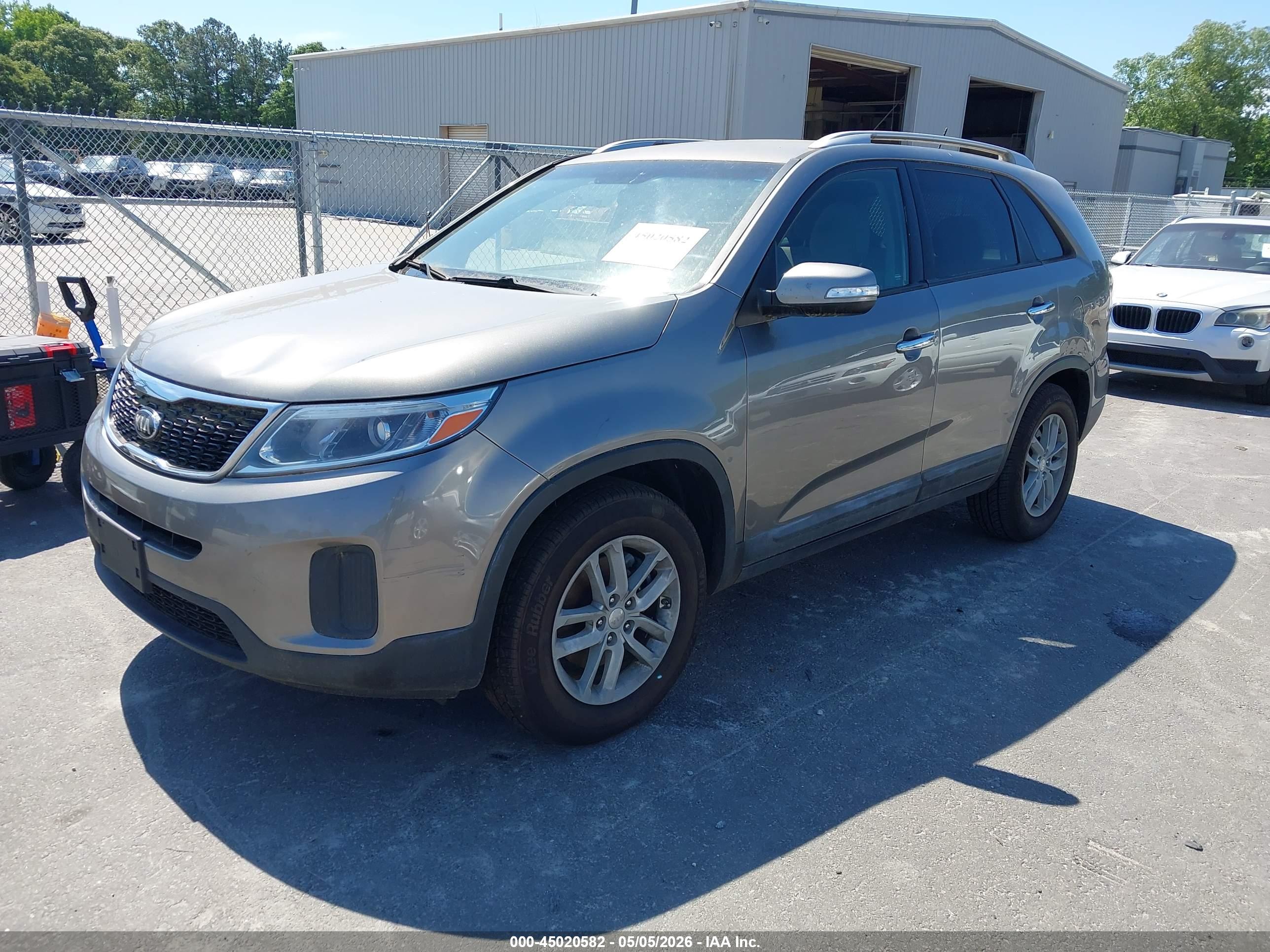 KIA SORENTO image 2