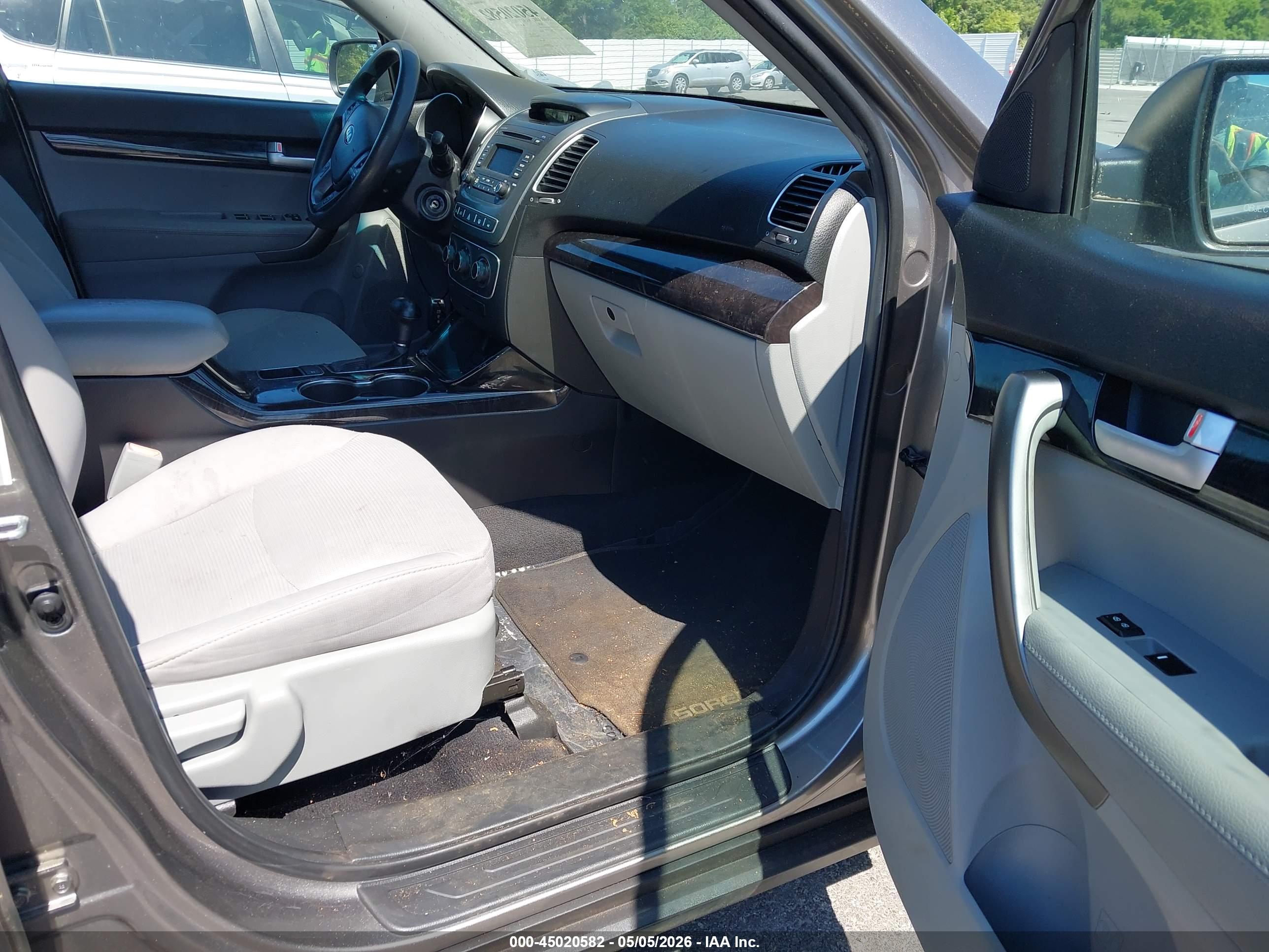 KIA SORENTO image 5