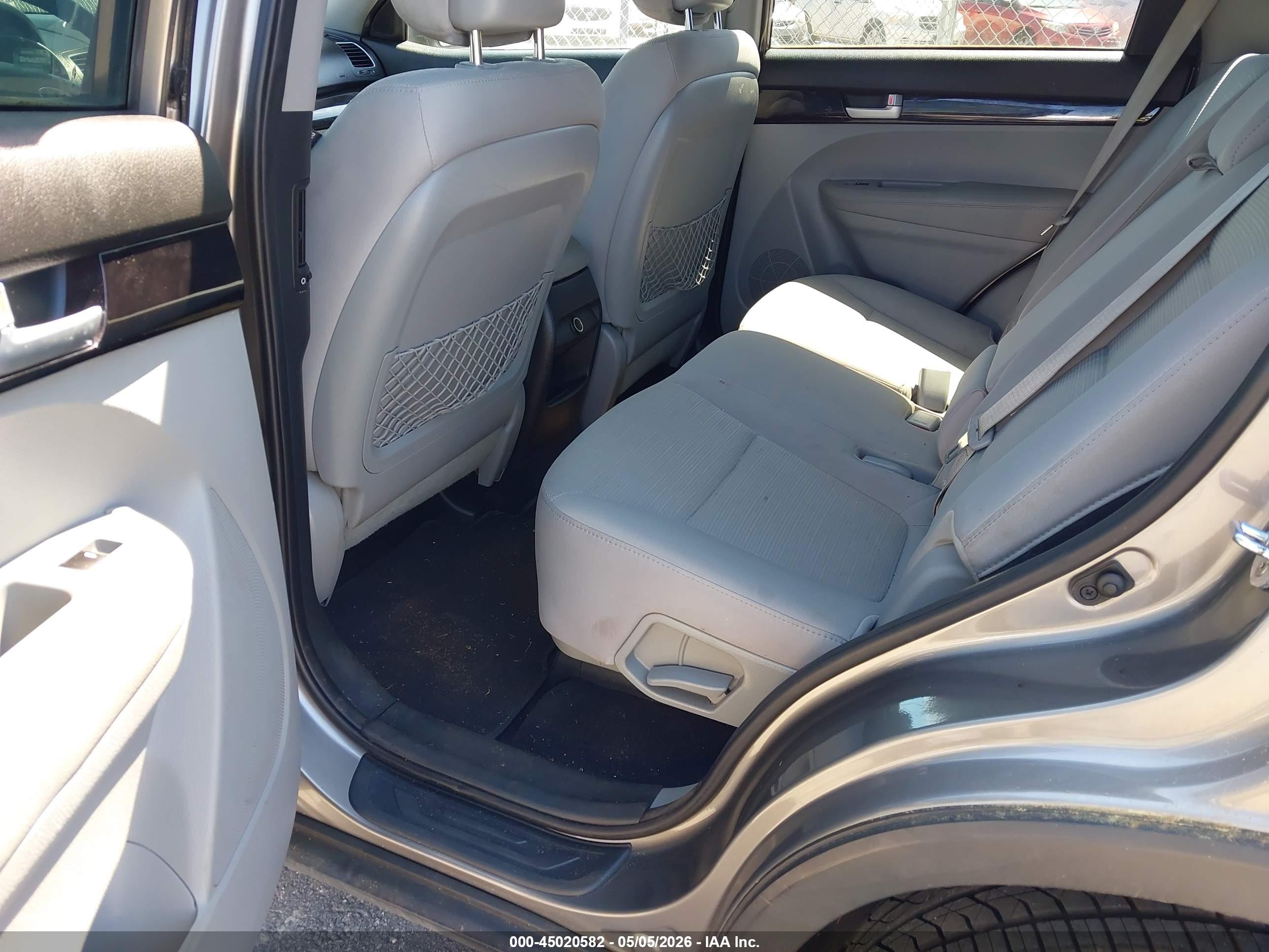 KIA SORENTO image 8