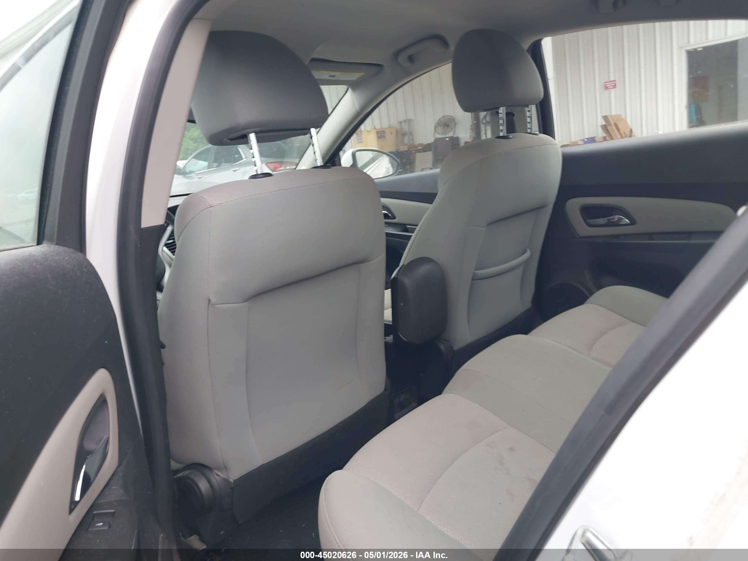 CHEVROLET CRUZE image 8