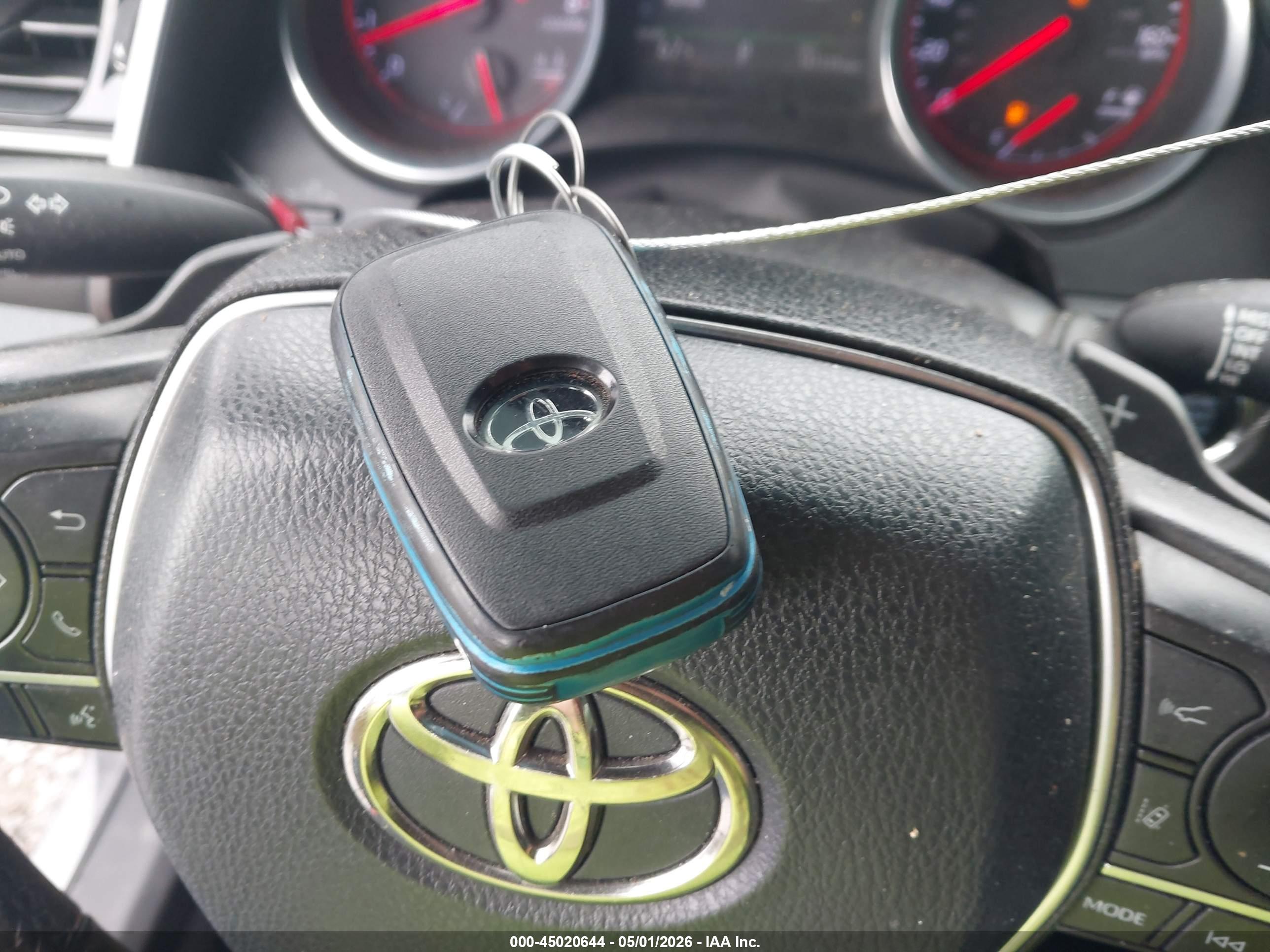 TOYOTA CAMRY image 11