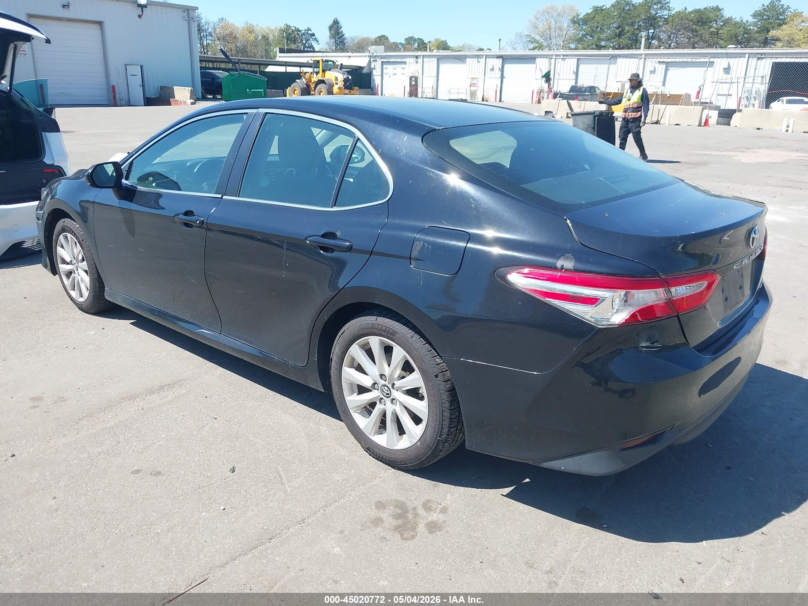 TOYOTA CAMRY image 3