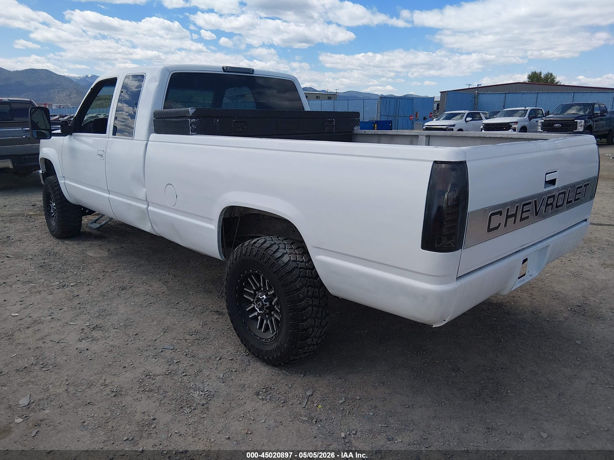 CHEVROLET K2500 image 3