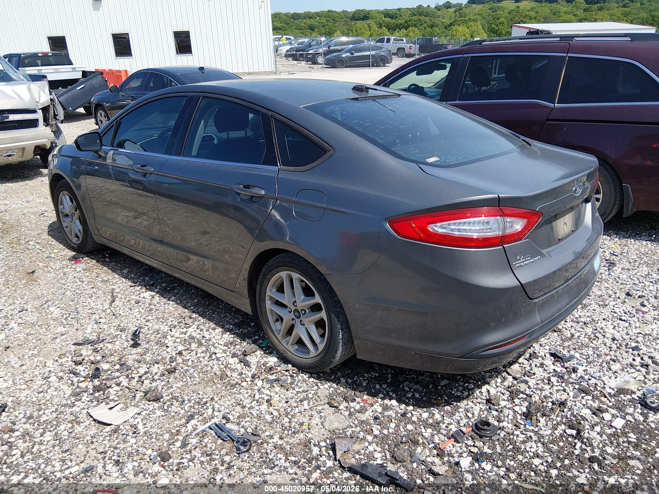 FORD FUSION image 3
