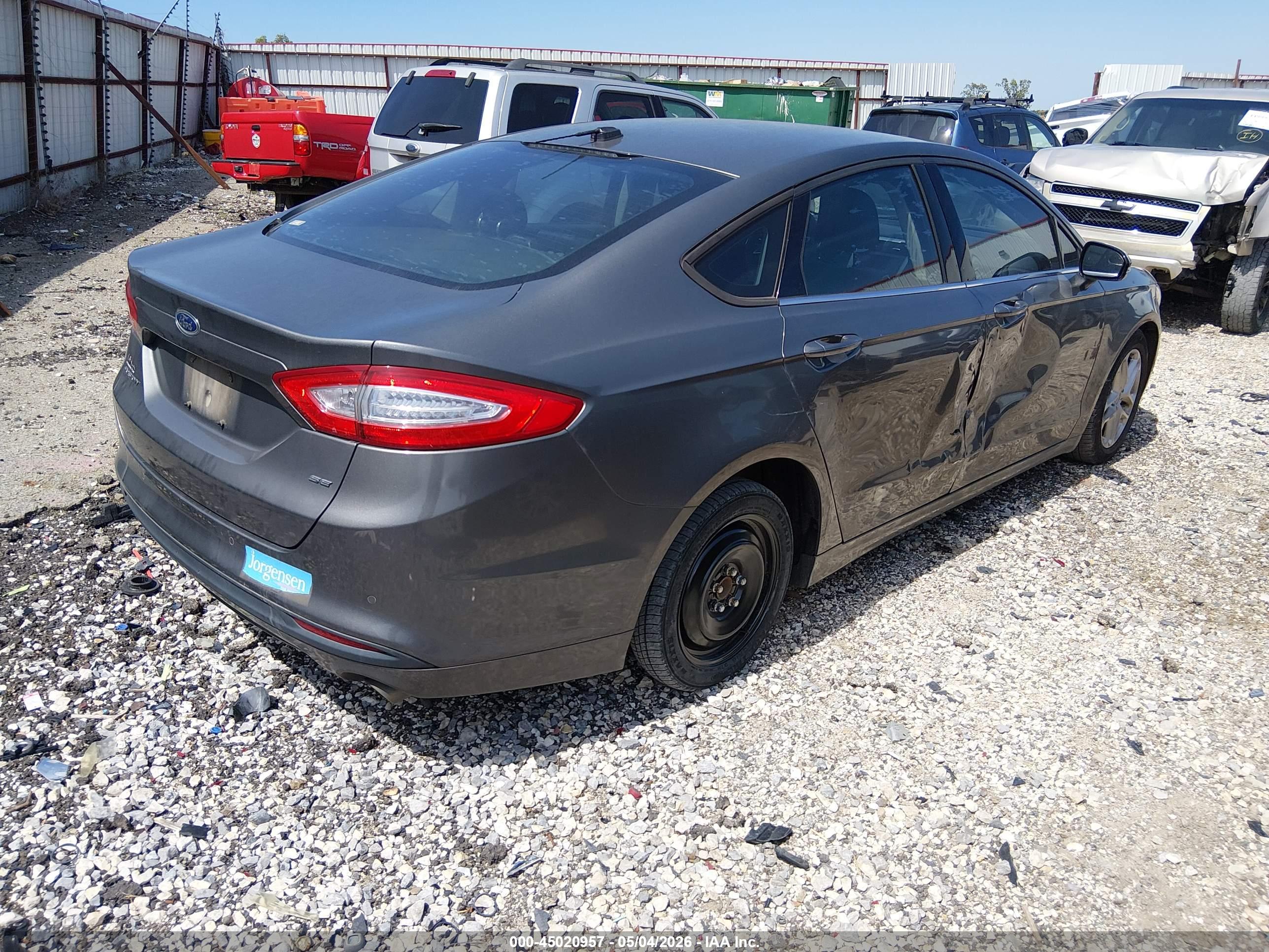 FORD FUSION image 4