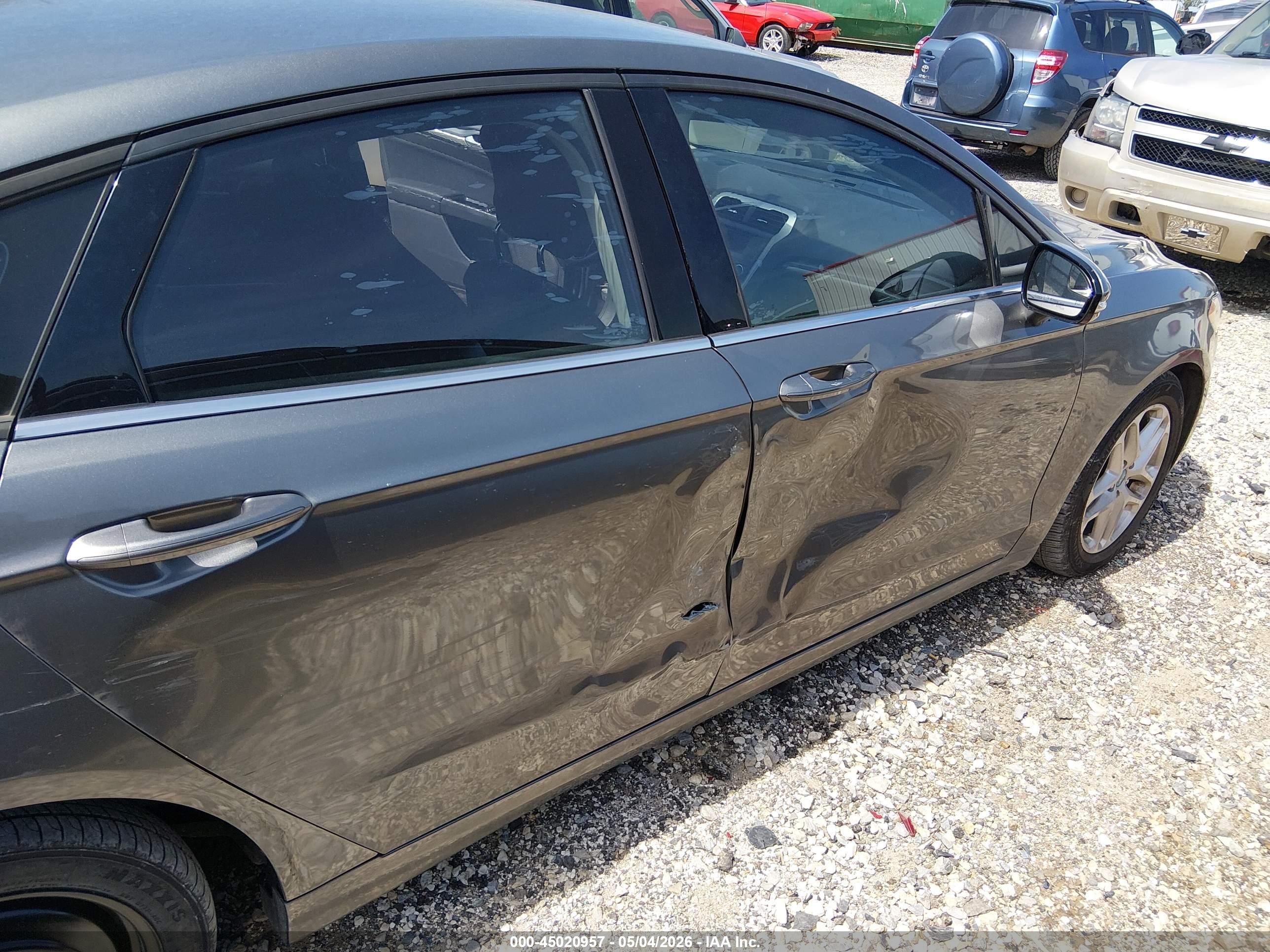 FORD FUSION image 6