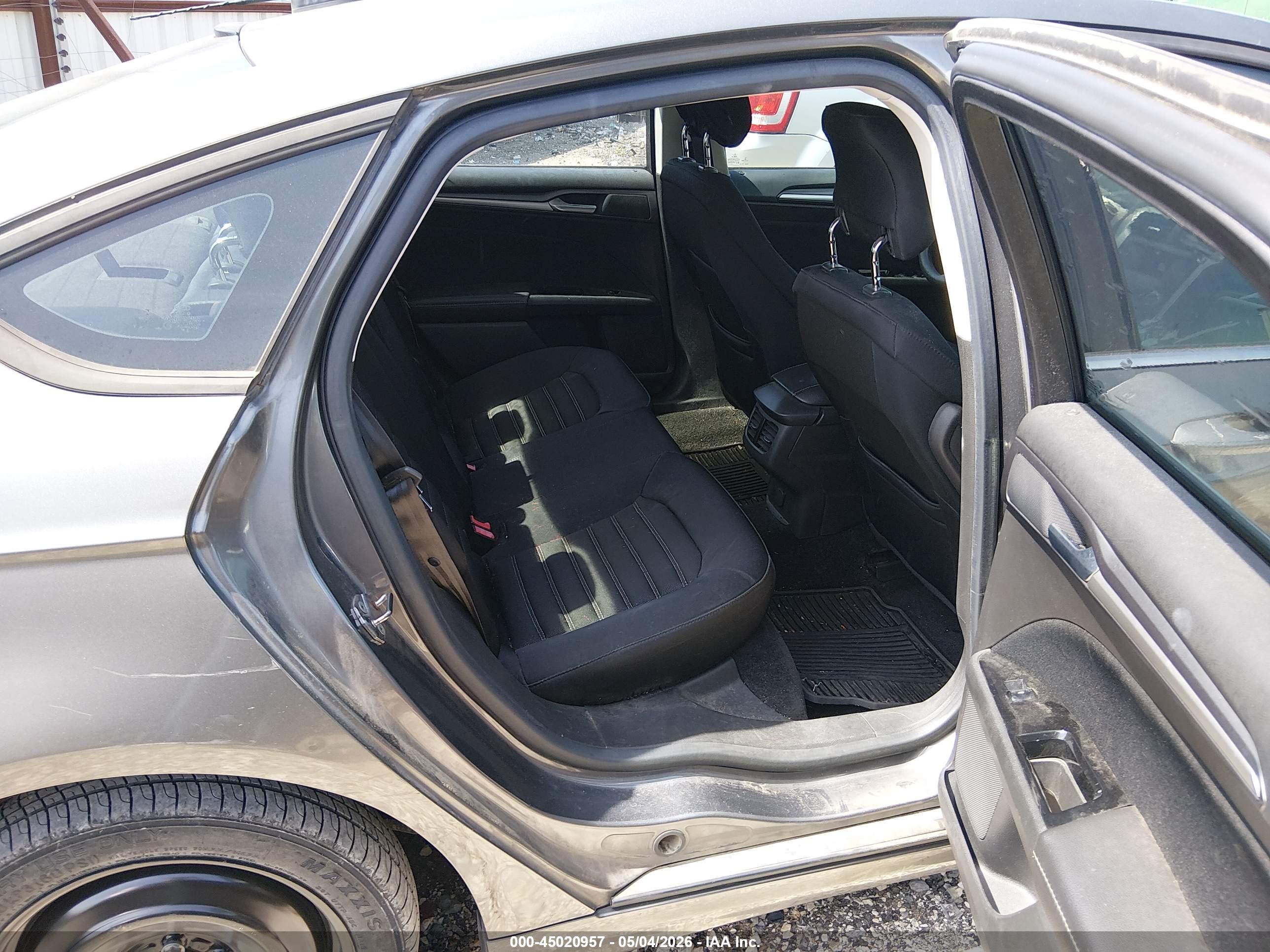 FORD FUSION image 8