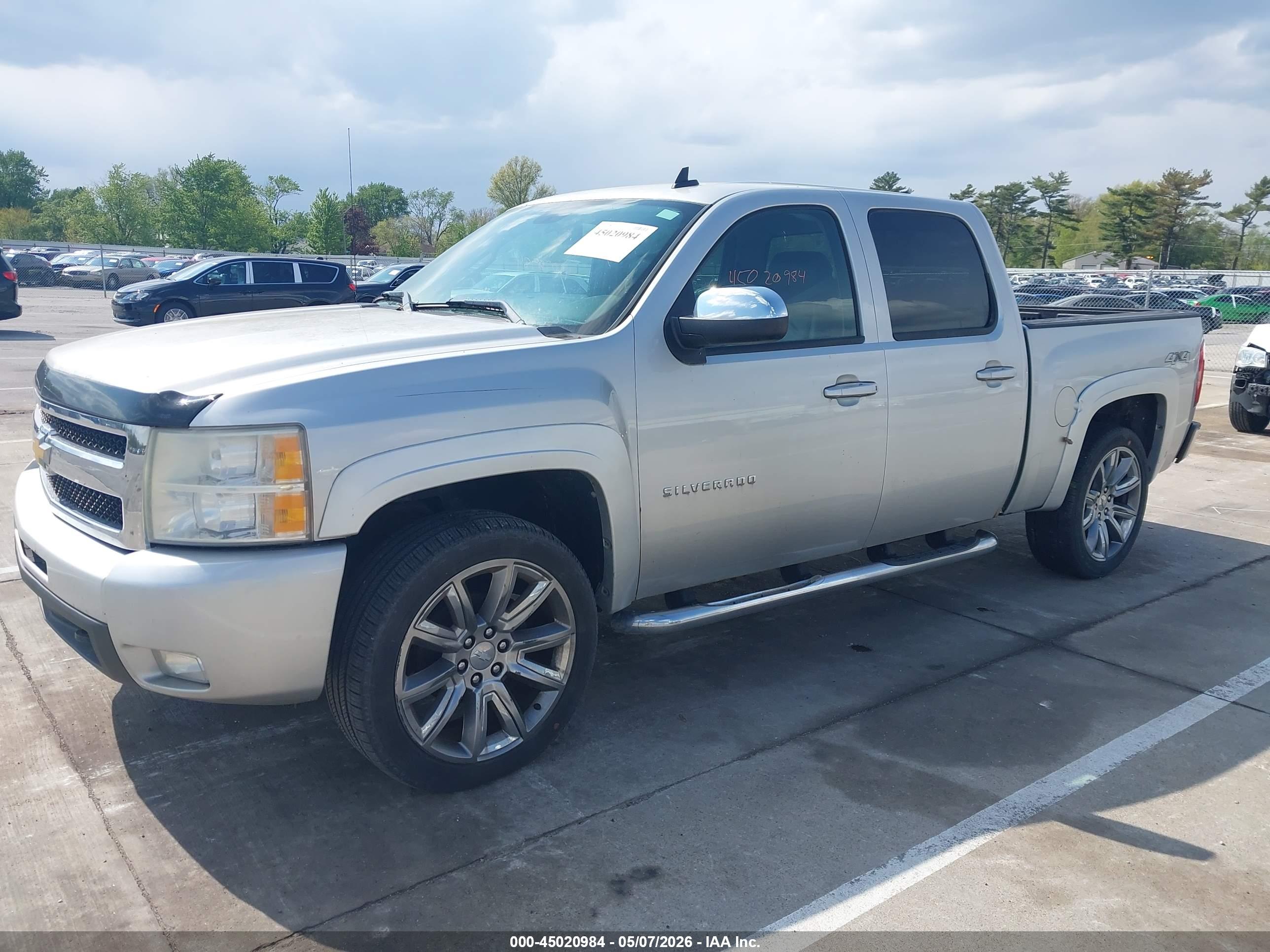 CHEVROLET SILVERADO image 2