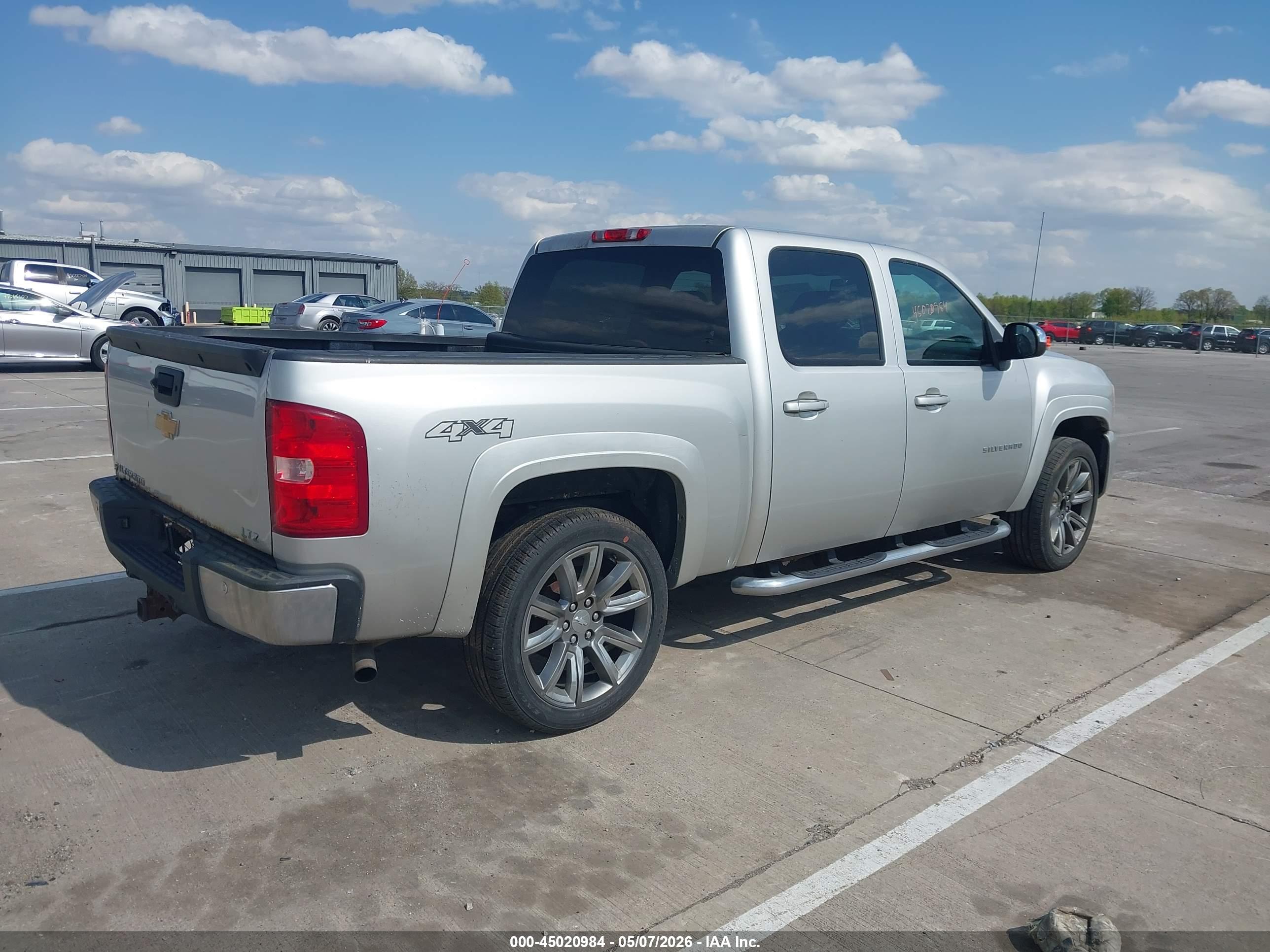 CHEVROLET SILVERADO image 4