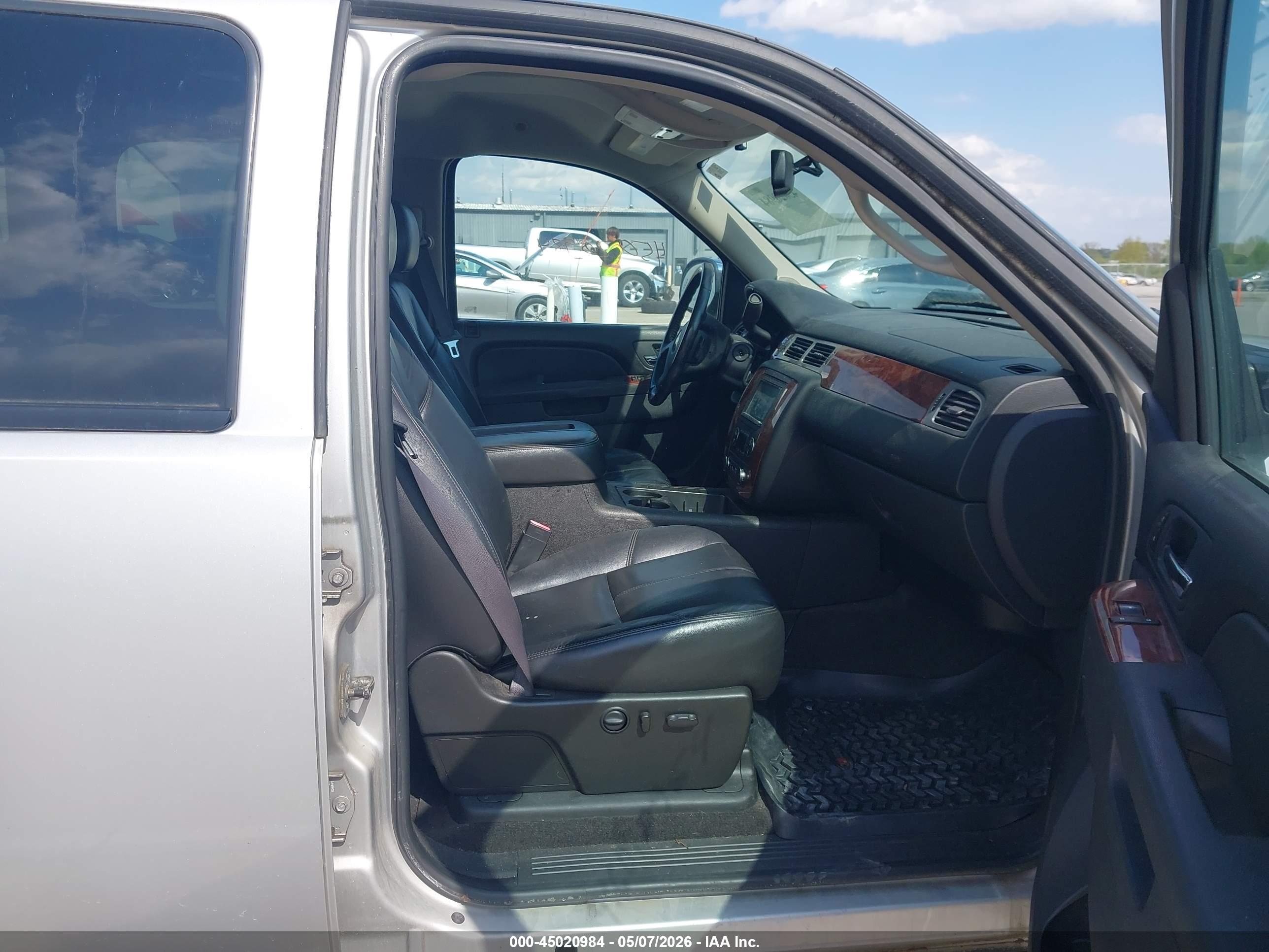 CHEVROLET SILVERADO image 5
