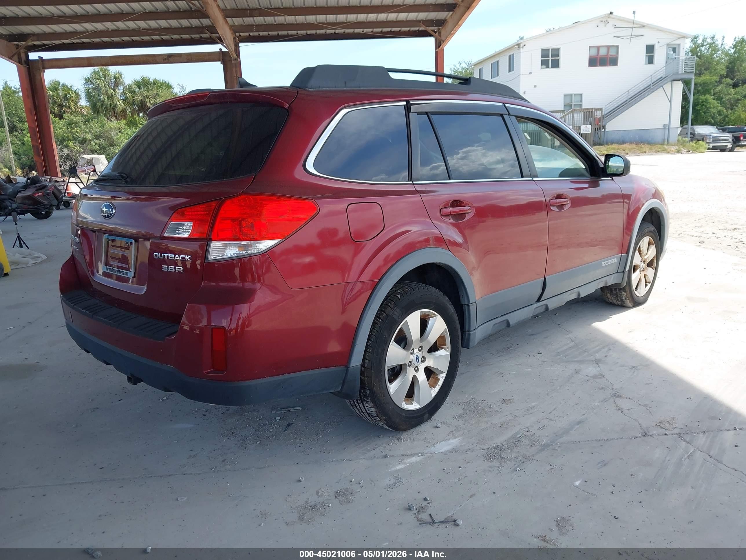 SUBARU OUTBACK image 4