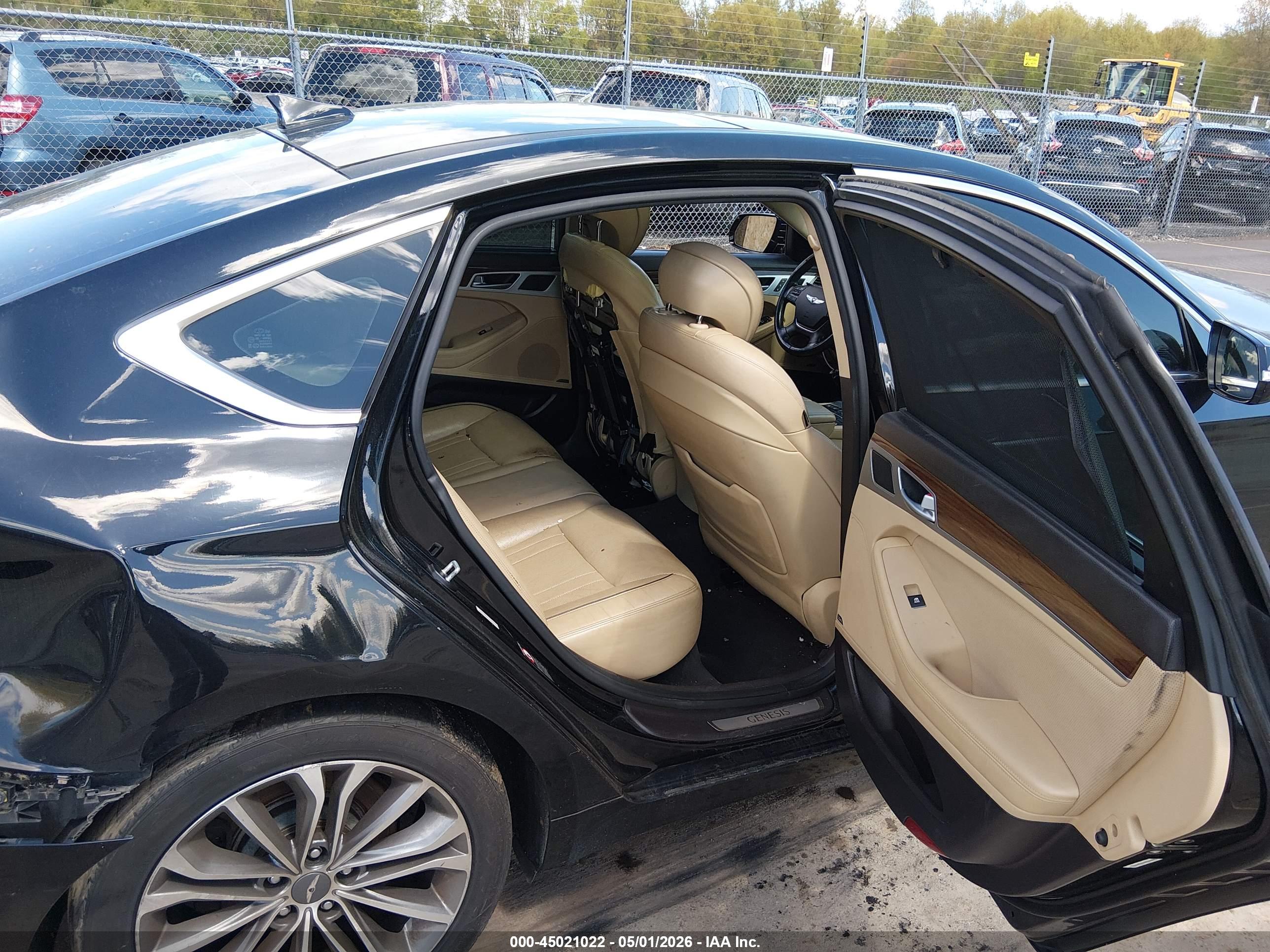 HYUNDAI GENESIS image 8