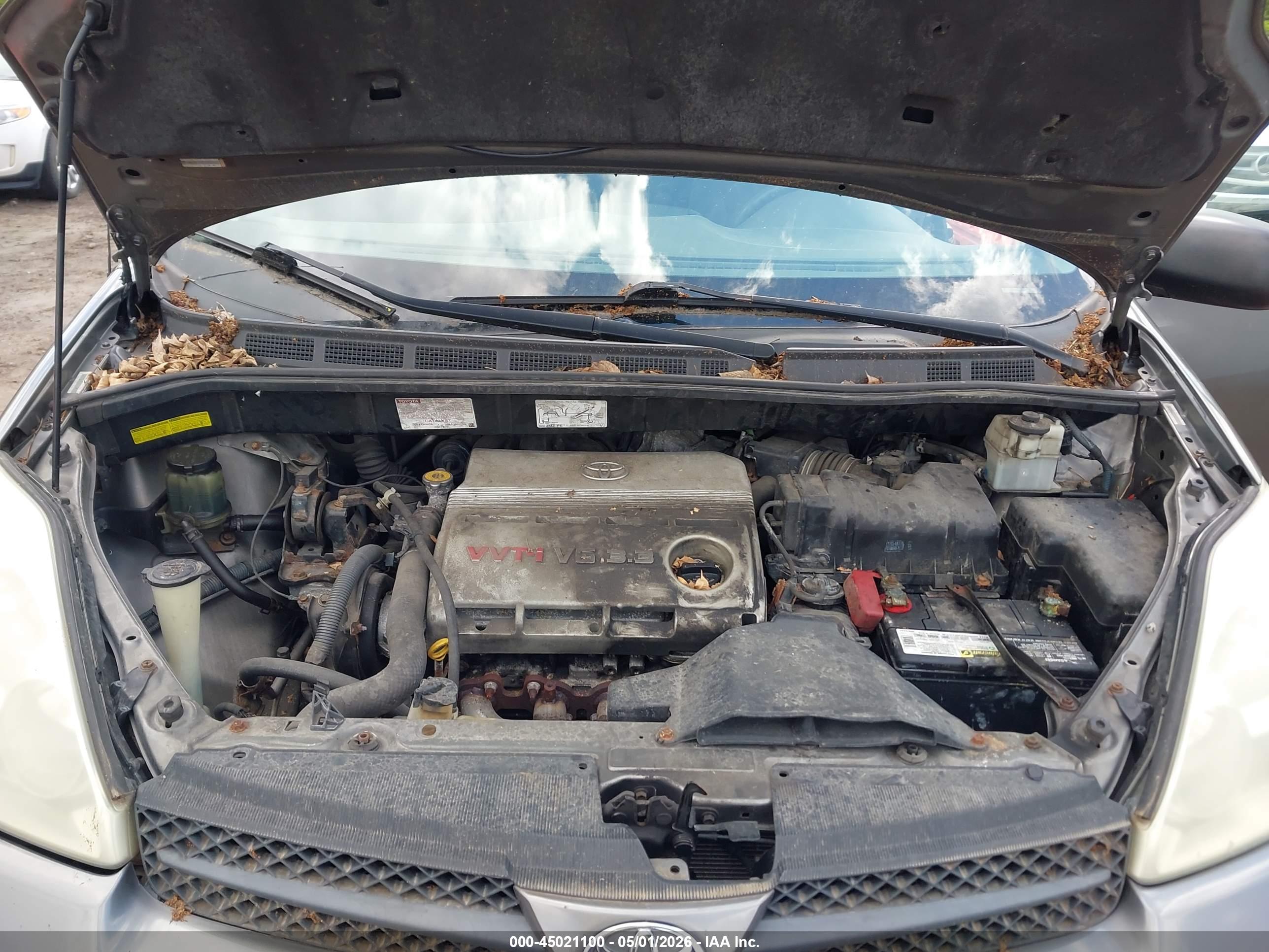 TOYOTA SIENNA image 10