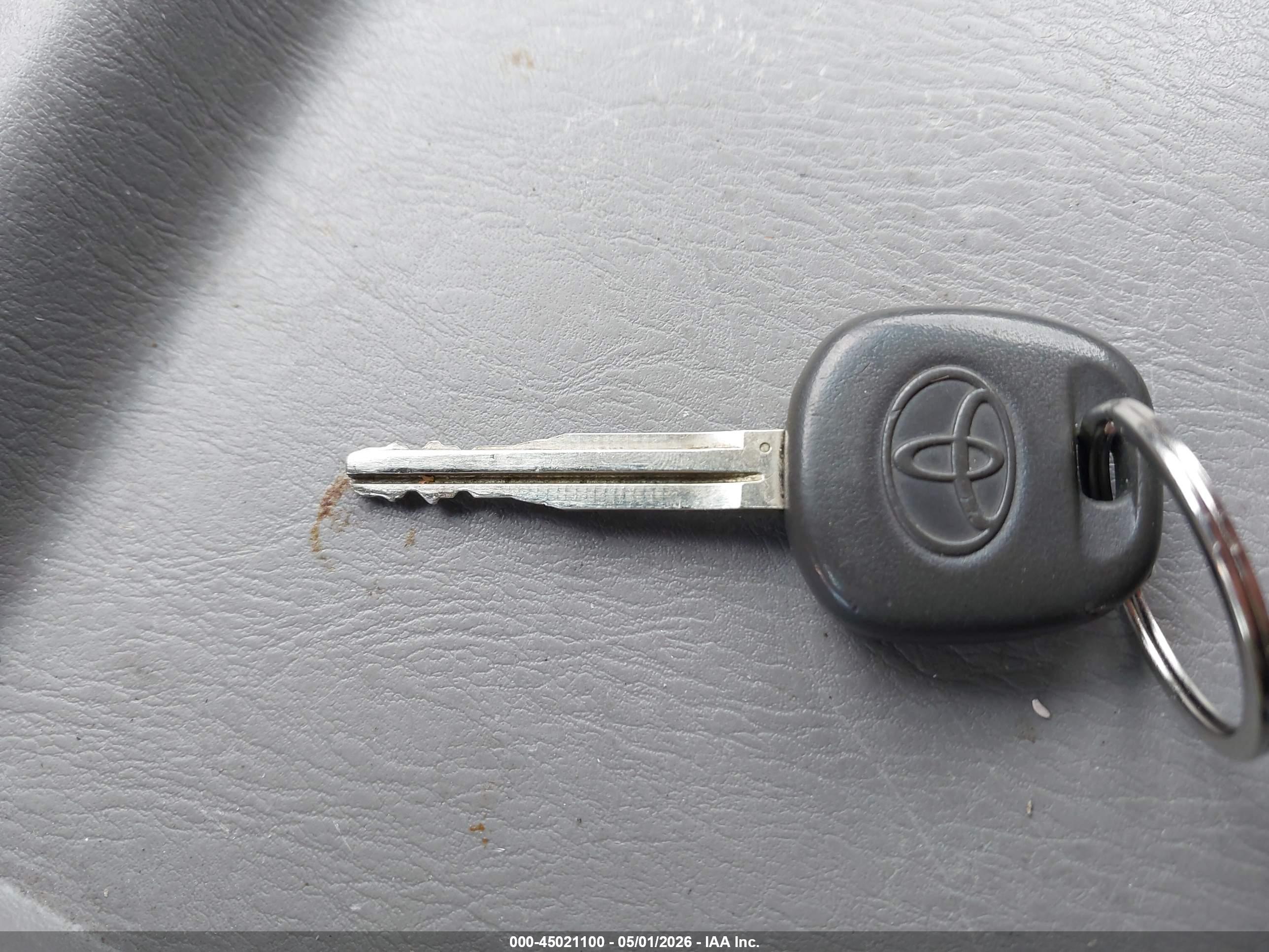 TOYOTA SIENNA image 11