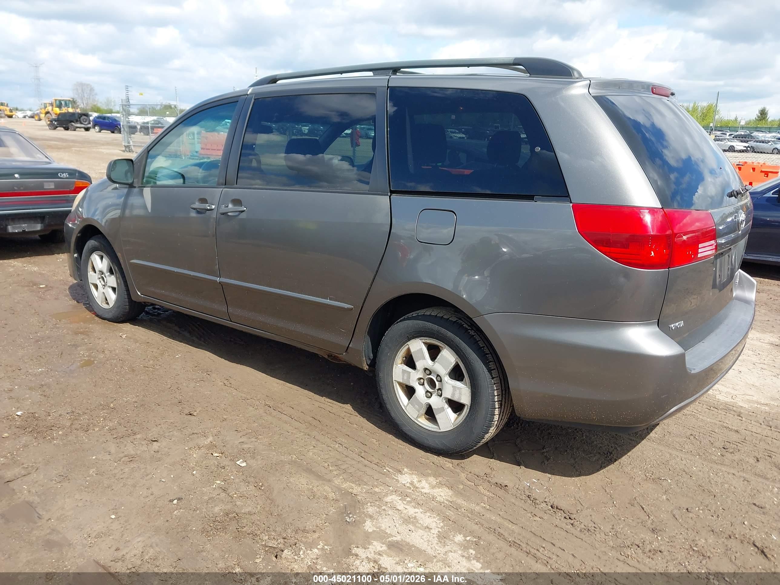 TOYOTA SIENNA image 3