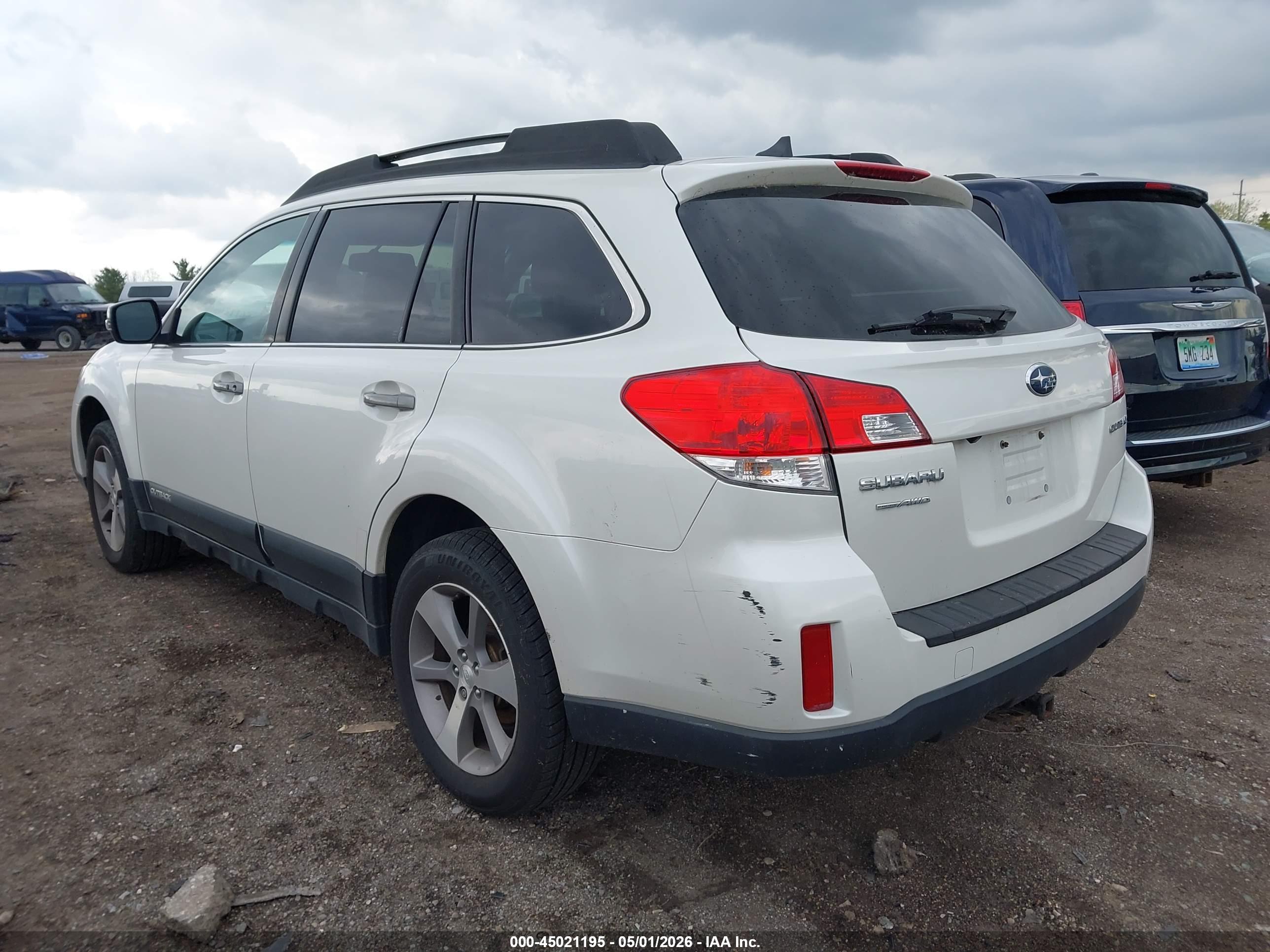 SUBARU OUTBACK image 3
