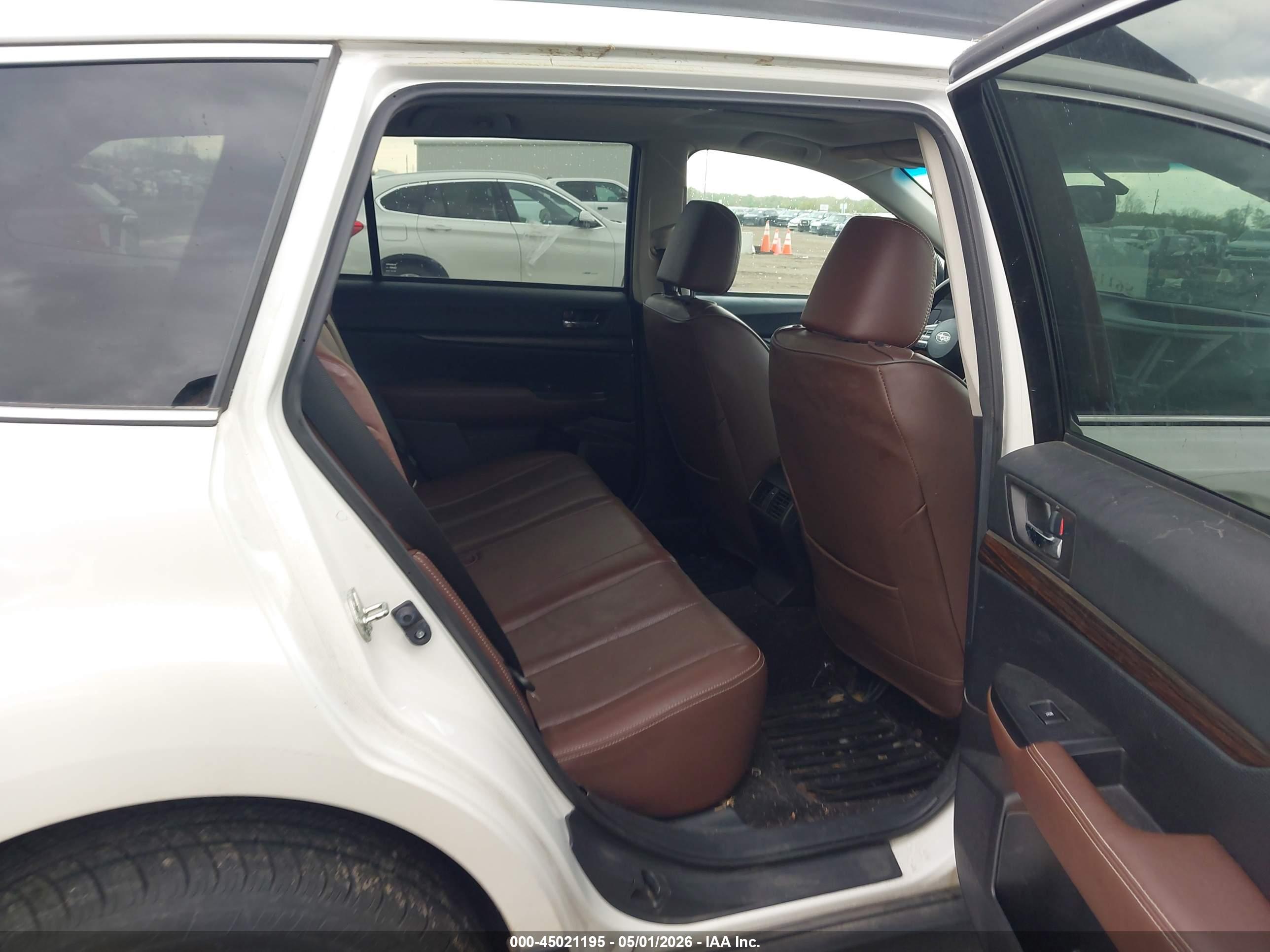 SUBARU OUTBACK image 8