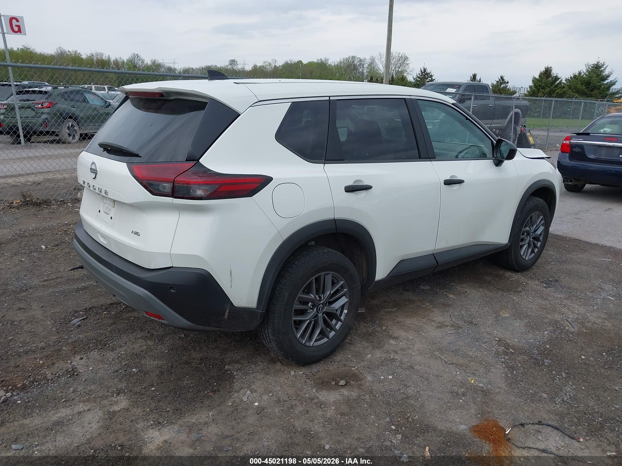 NISSAN ROGUE image 4