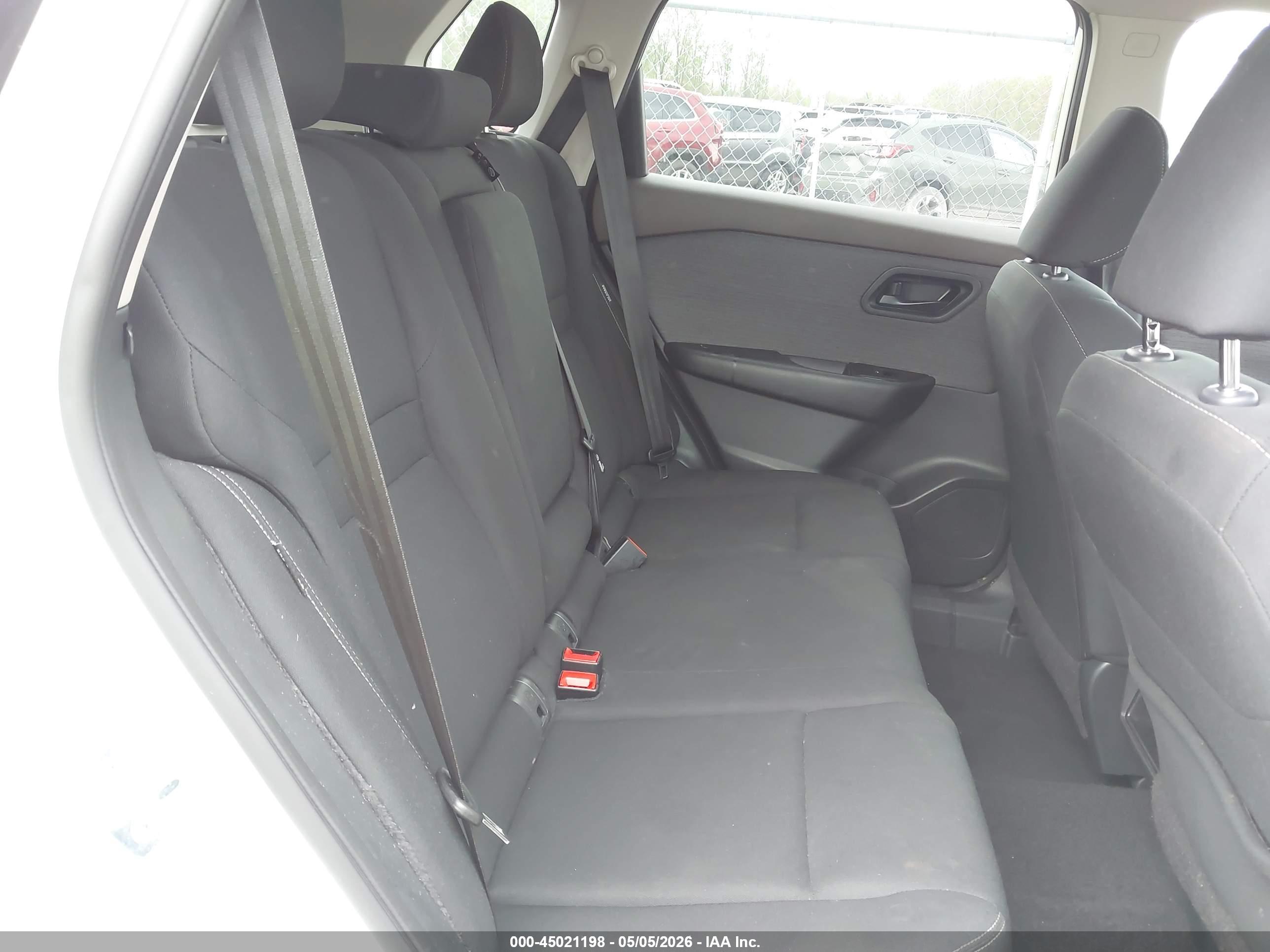 NISSAN ROGUE image 8