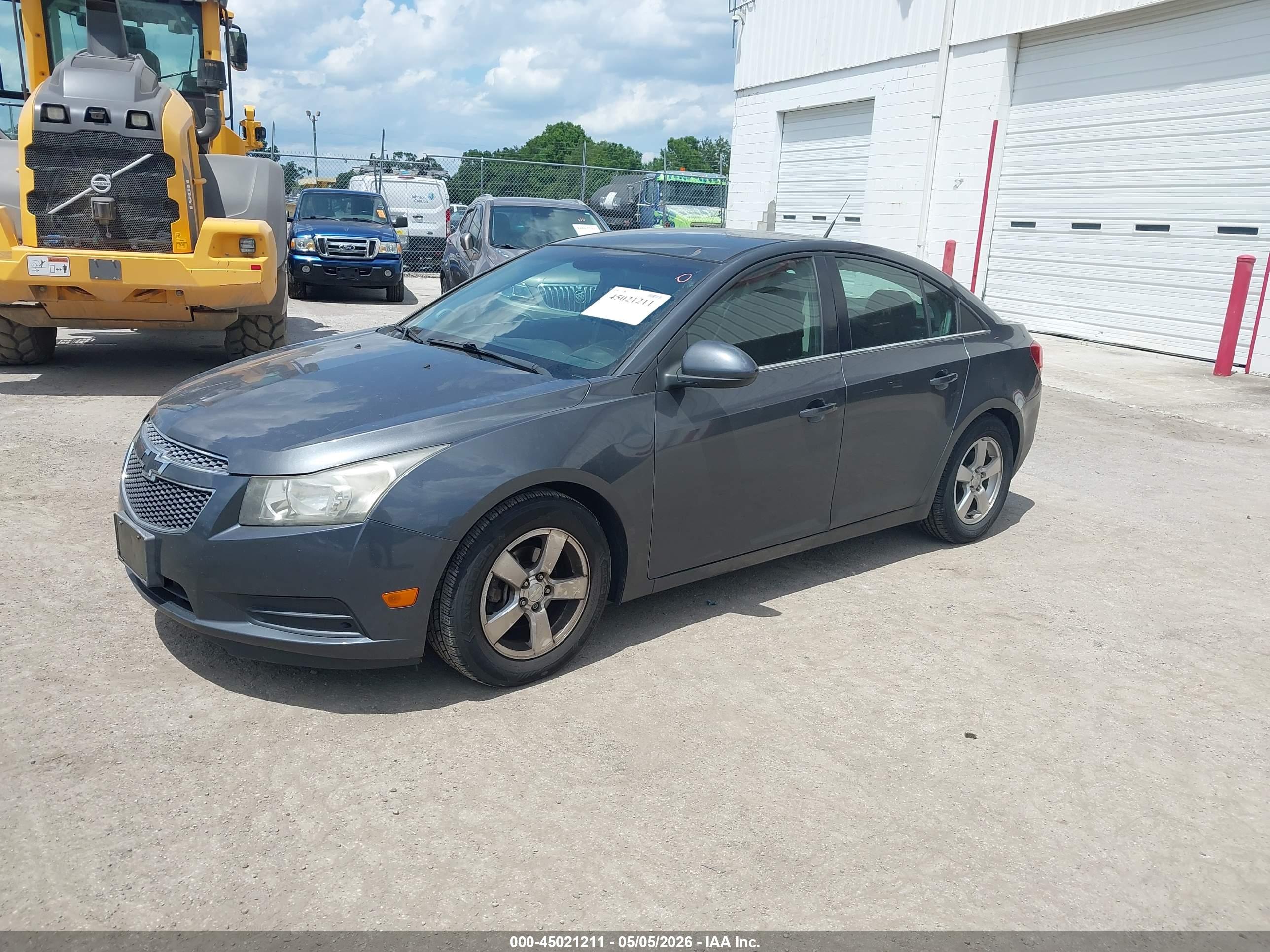 CHEVROLET CRUZE image 2