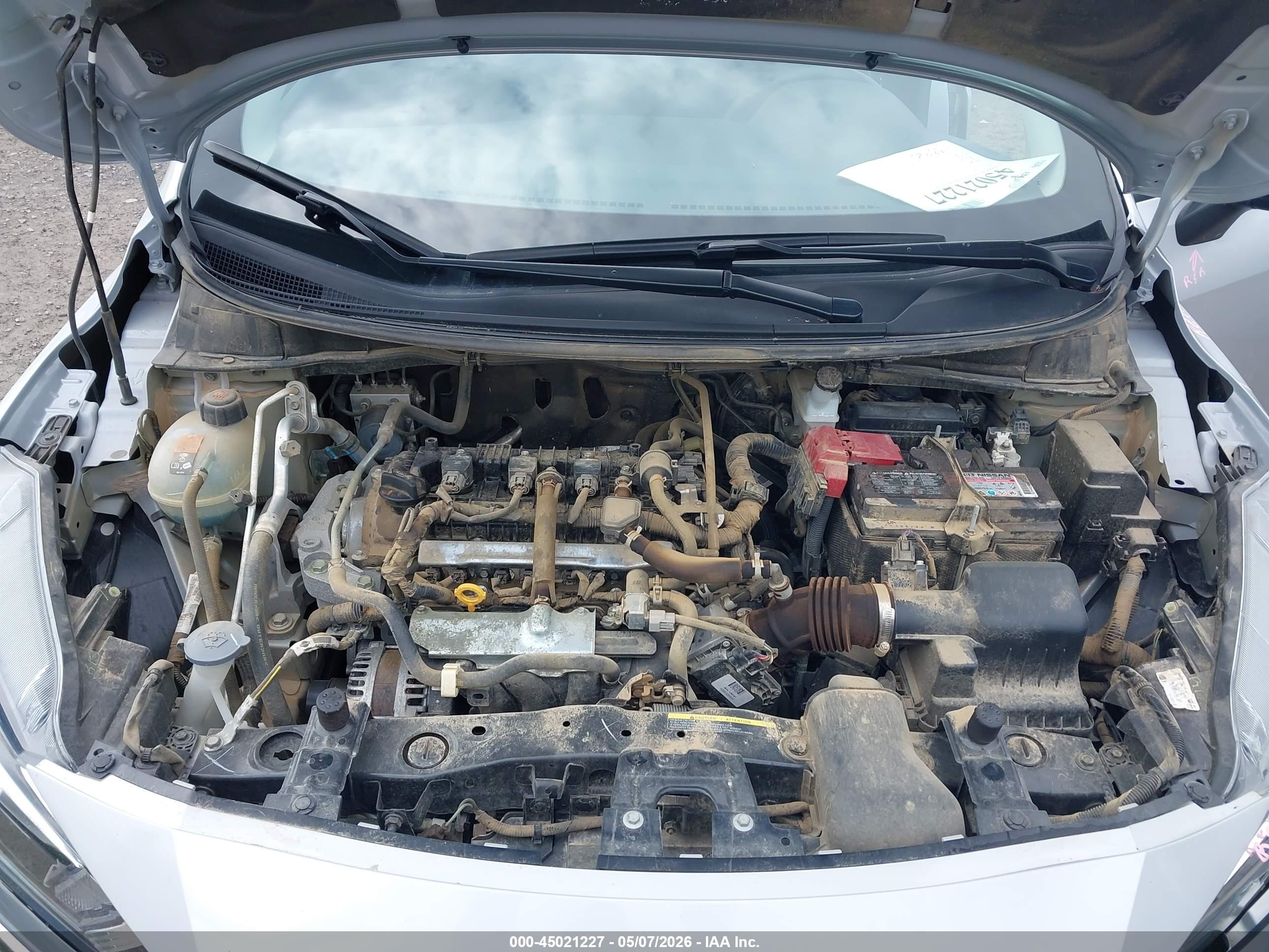 NISSAN VERSA image 10