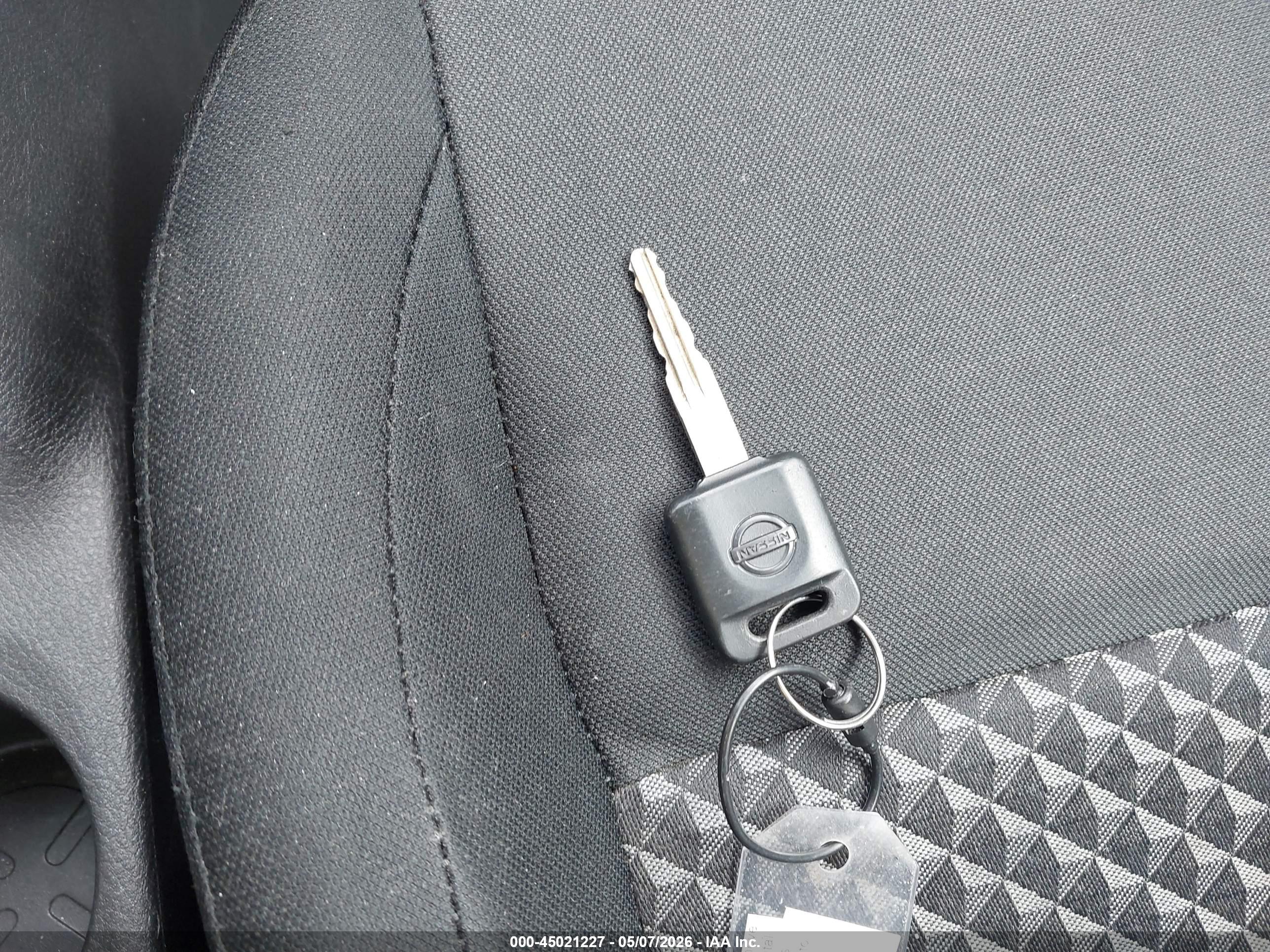 NISSAN VERSA image 11